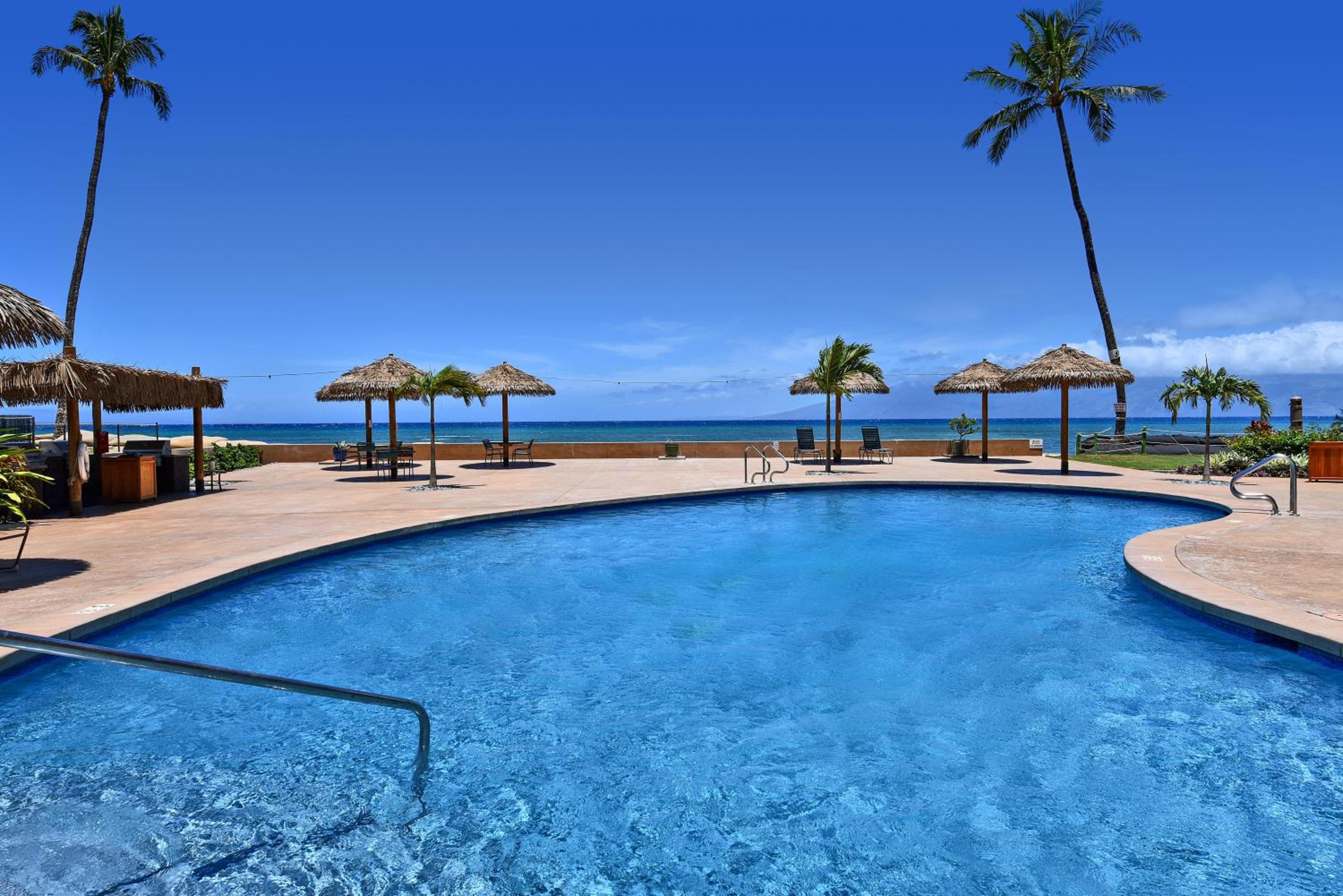 Royal Kahana 1020 · RK 1020 BeachFront 2BD Condo w Ocean Views A