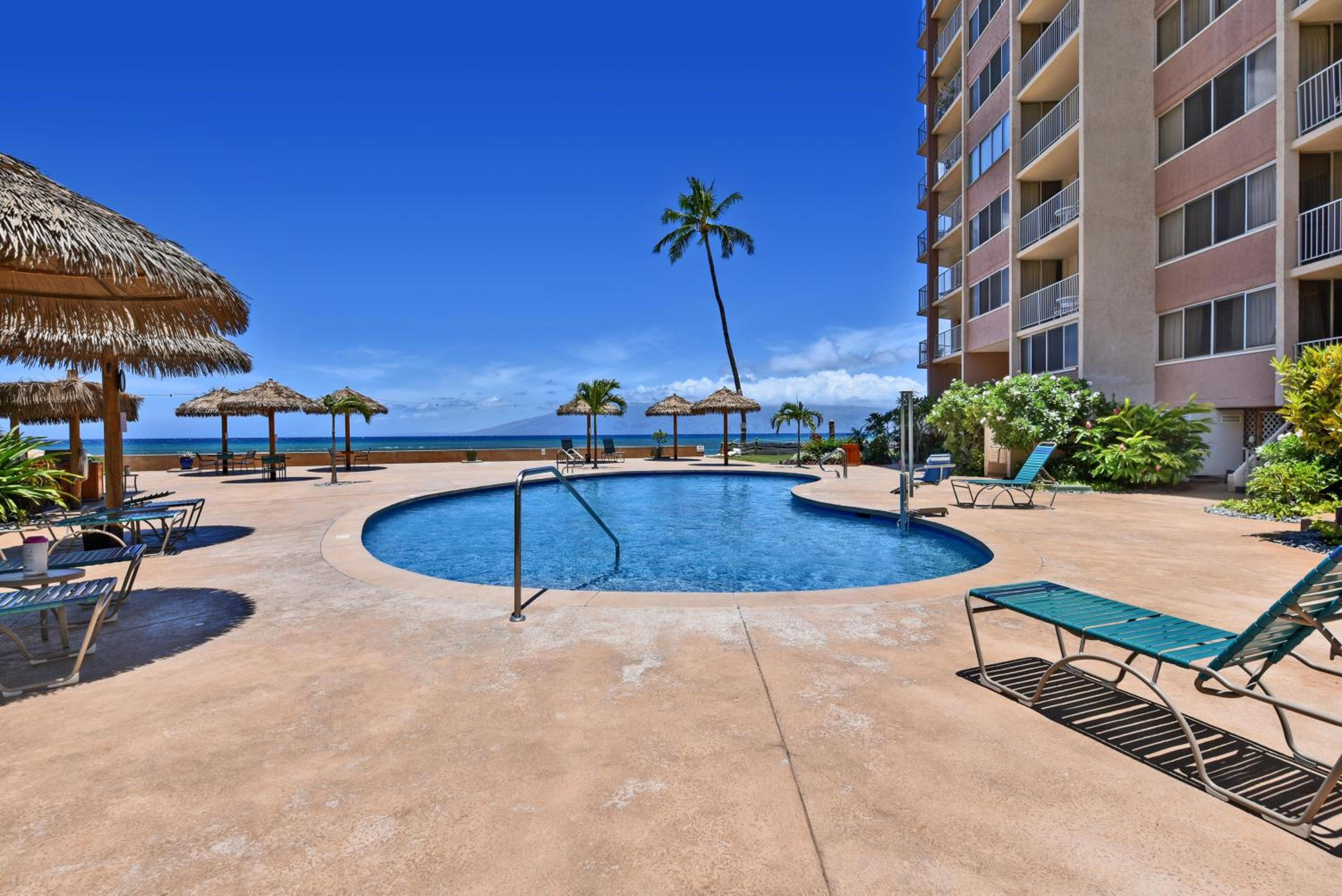Royal Kahana 1020 · RK 1020 BeachFront 2BD Condo w Ocean Views A