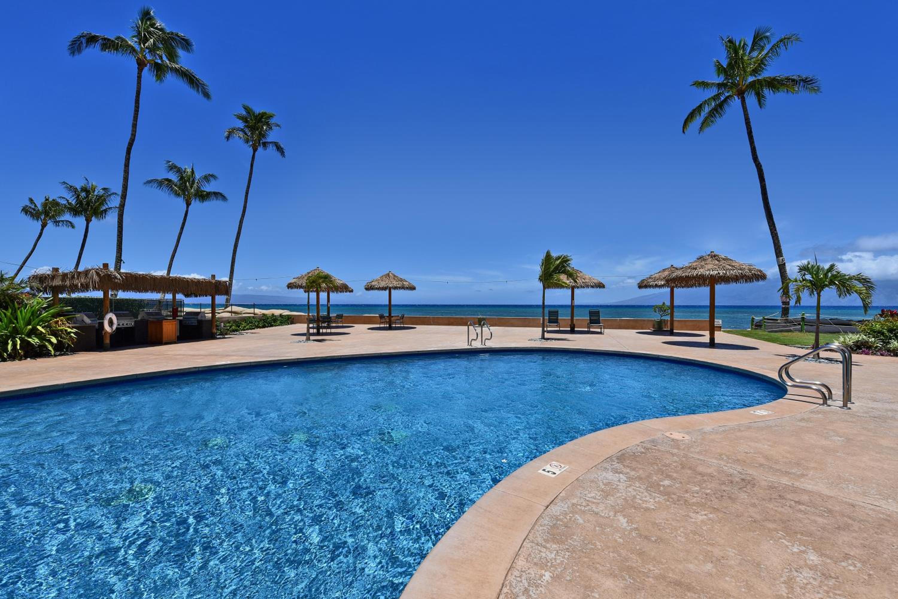 Royal Kahana 1020 · RK 1020 BeachFront 2BD Condo w Ocean Views A