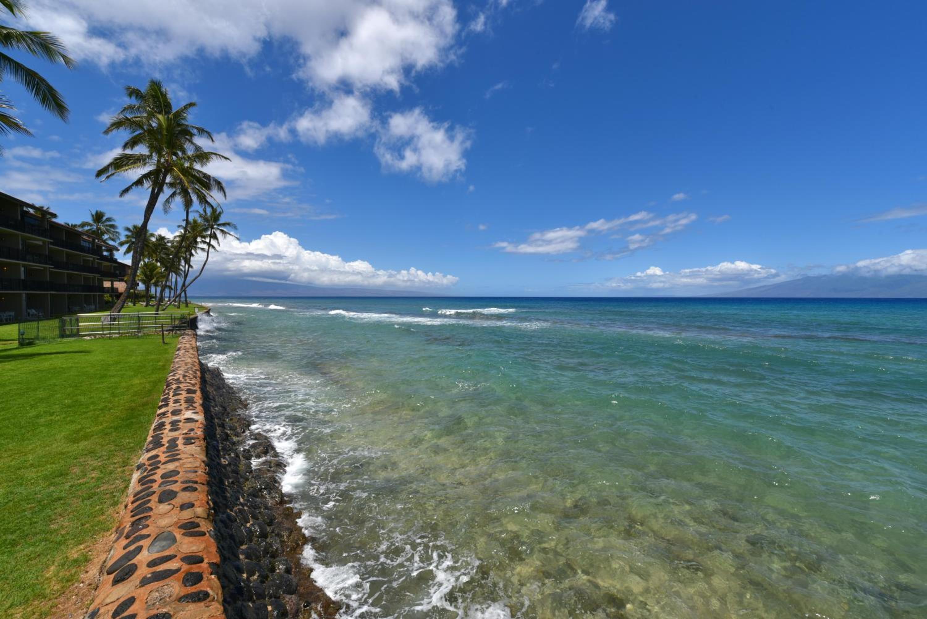 Papakea F208 · PK F208 Kaanapali BeachFront Condo w Ocean Views