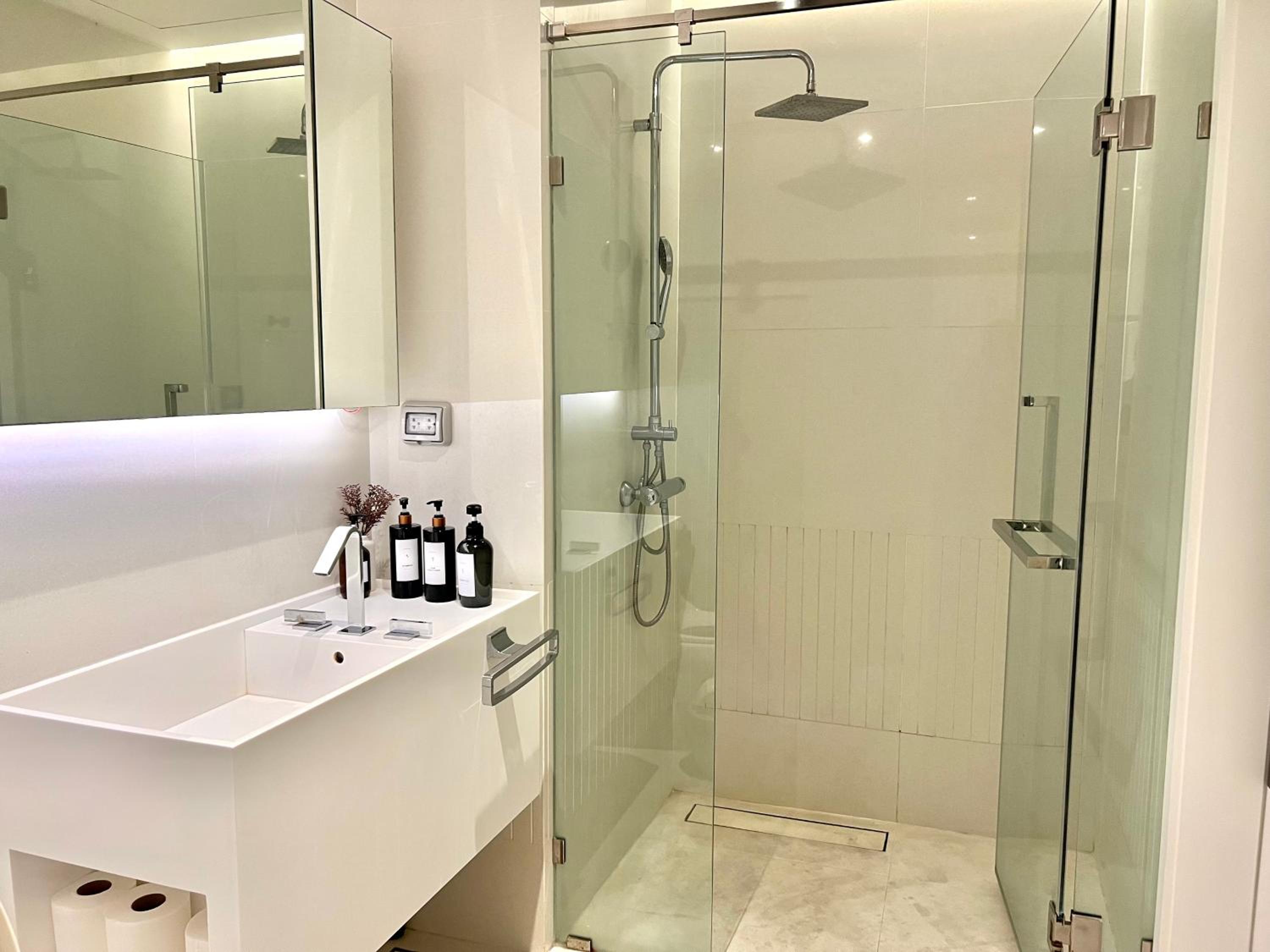 Circle Sukhumvit 11#Luxury#Pool#Gym#BTS Nana&MRT Sukhumvit#1BR#Max2ppl