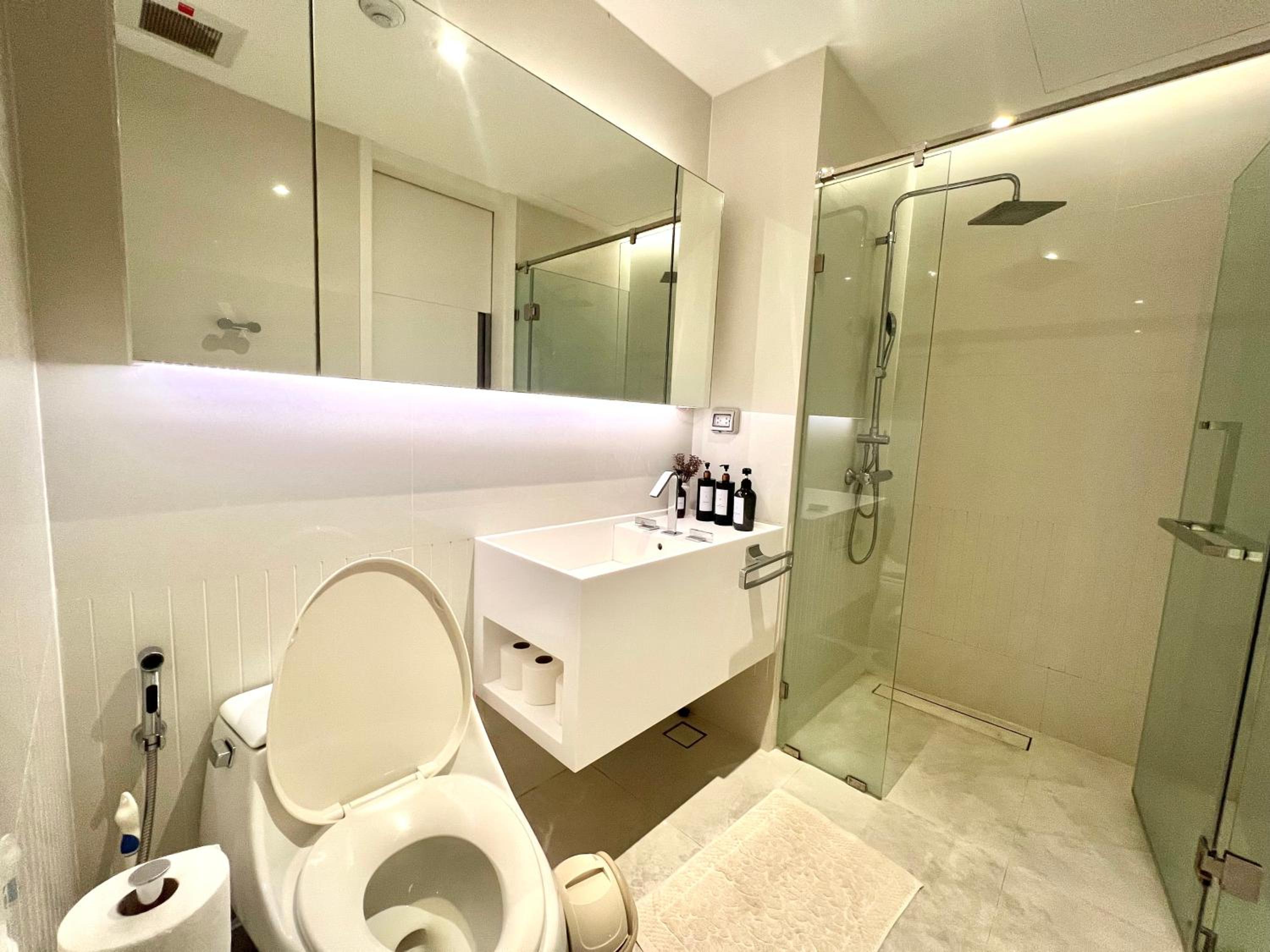 Circle Sukhumvit 11#Luxury#Pool#Gym#BTS Nana&MRT Sukhumvit#1BR#Max2ppl
