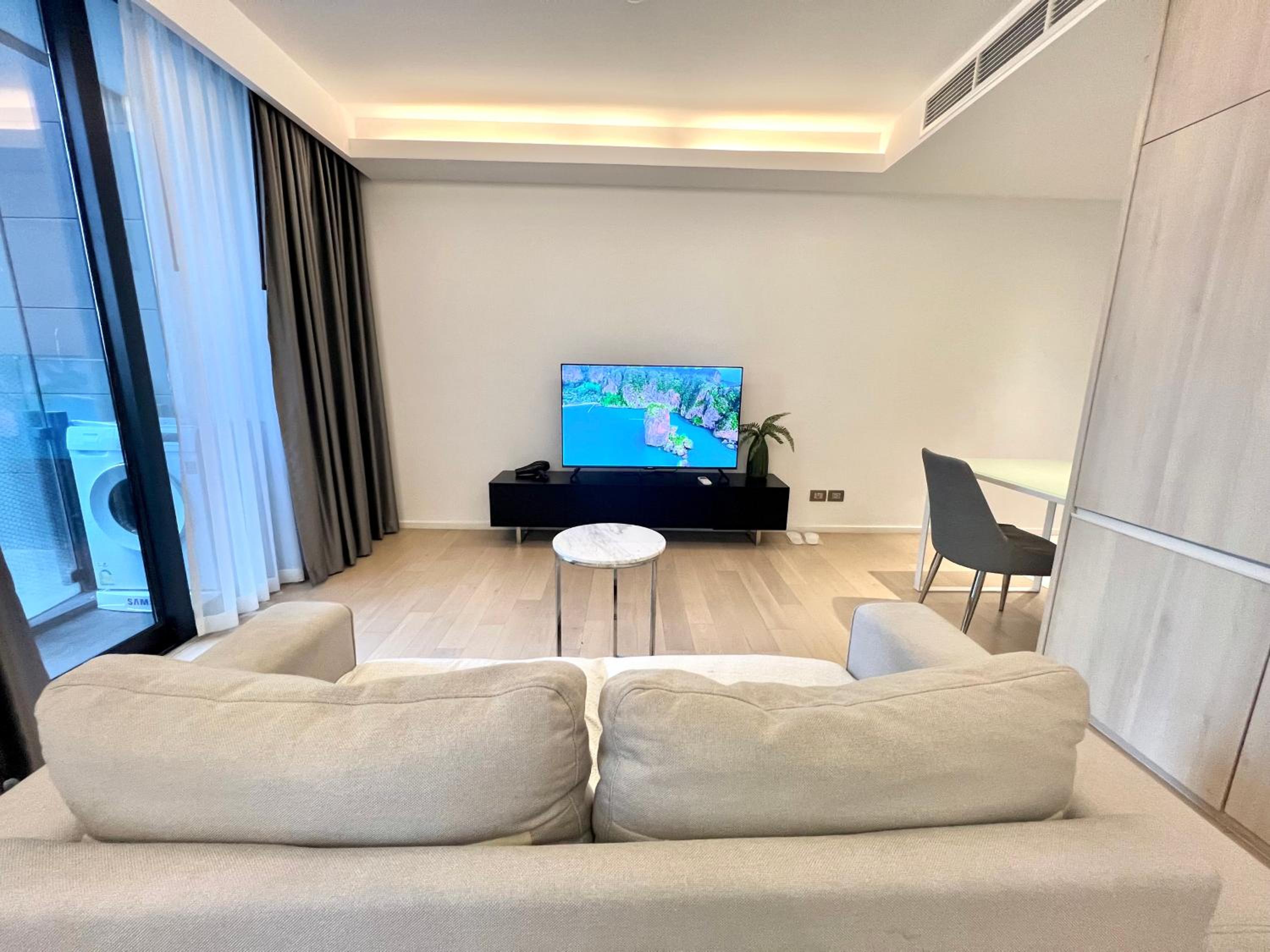 Circle Sukhumvit 11#Luxury#Pool#Gym#BTS Nana&MRT Sukhumvit#1BR#Max2ppl