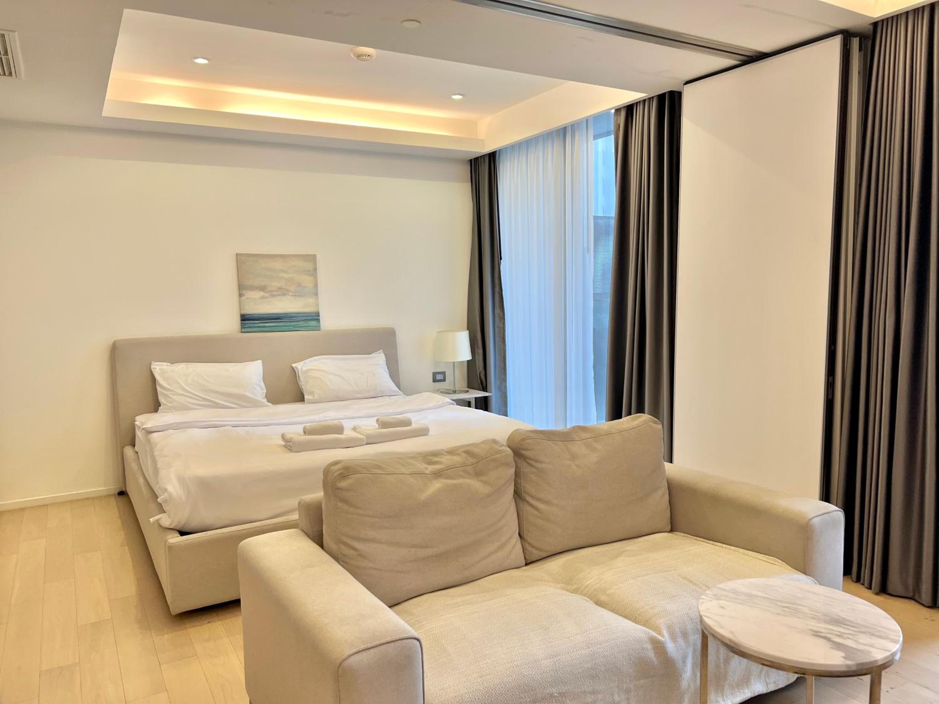 Circle Sukhumvit 11#Luxury#Pool#Gym#BTS Nana&MRT Sukhumvit#1BR#Max2ppl