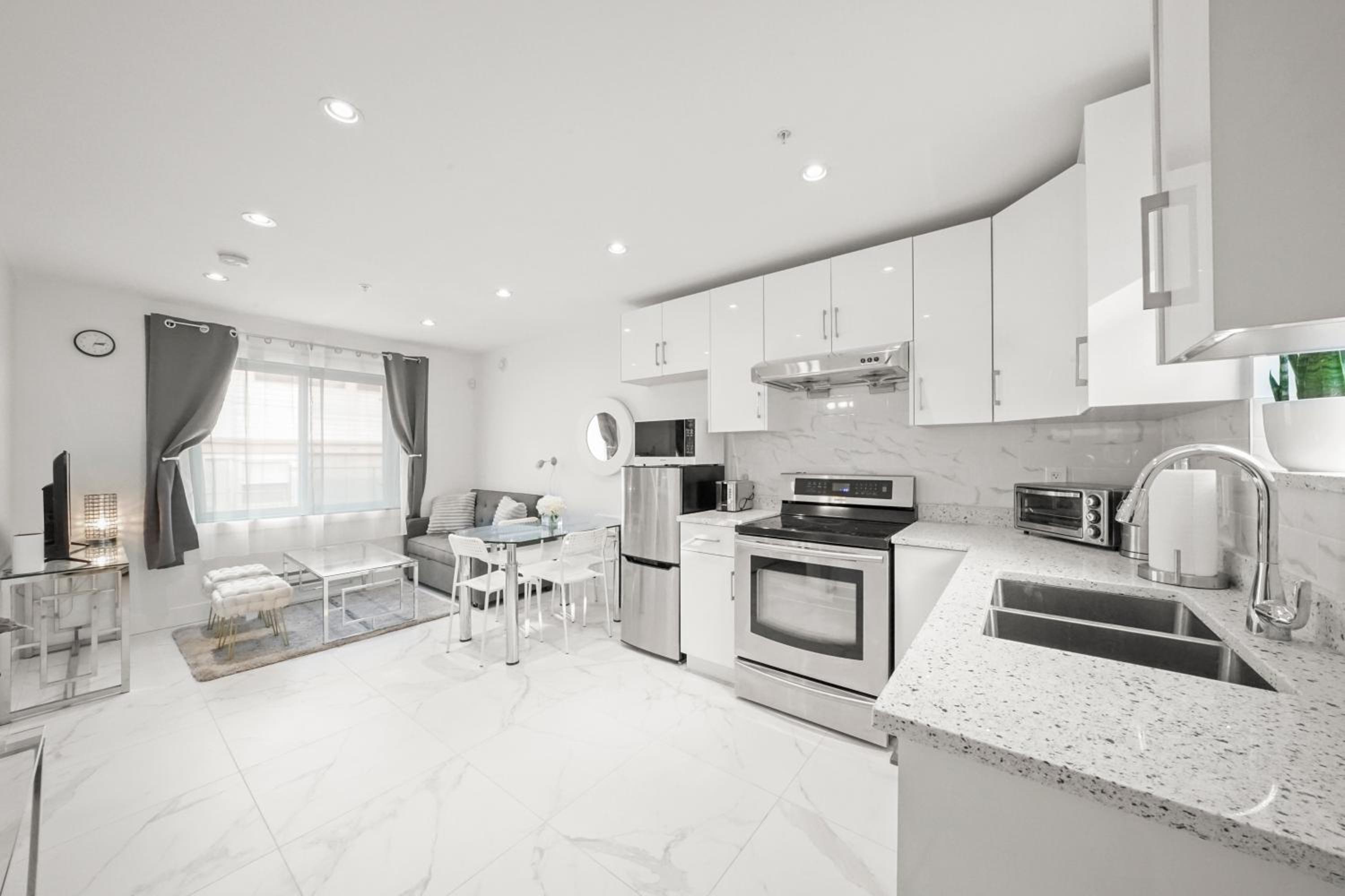 Entire NEW Cozy and Modern 2-storey HOUSE