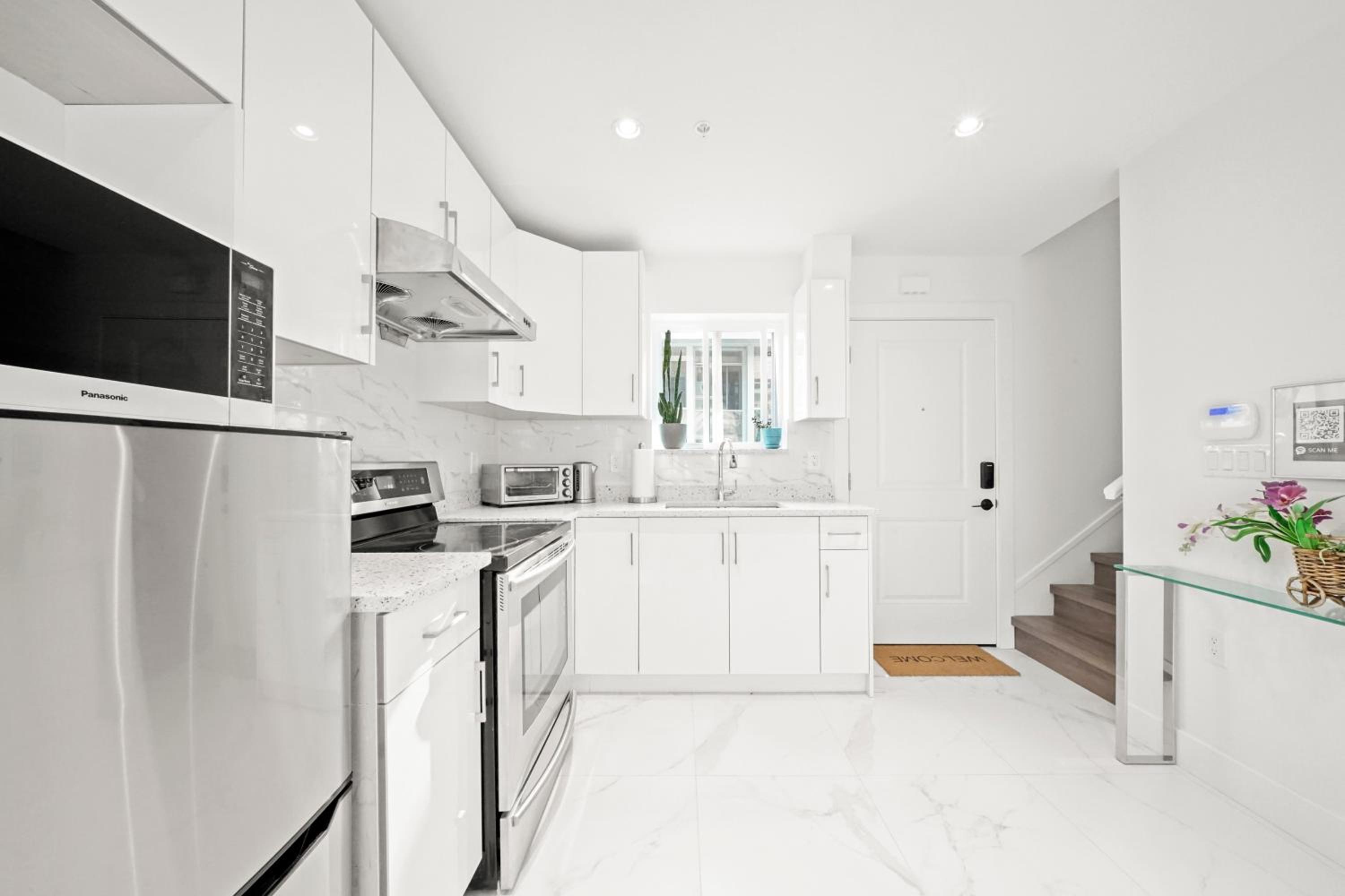 Entire NEW Cozy and Modern 2-storey HOUSE