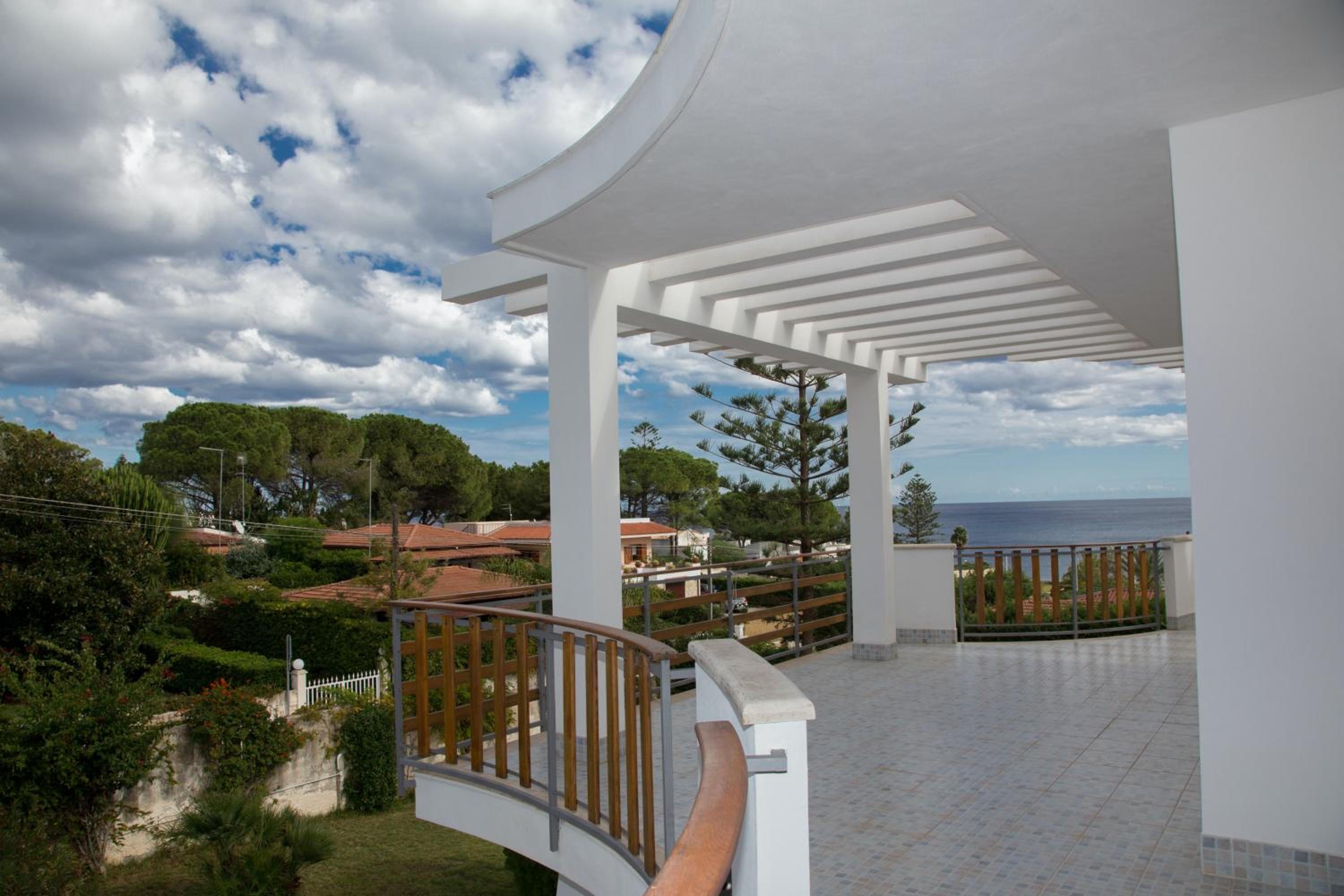Elegant House in Fontane Bianche view 5