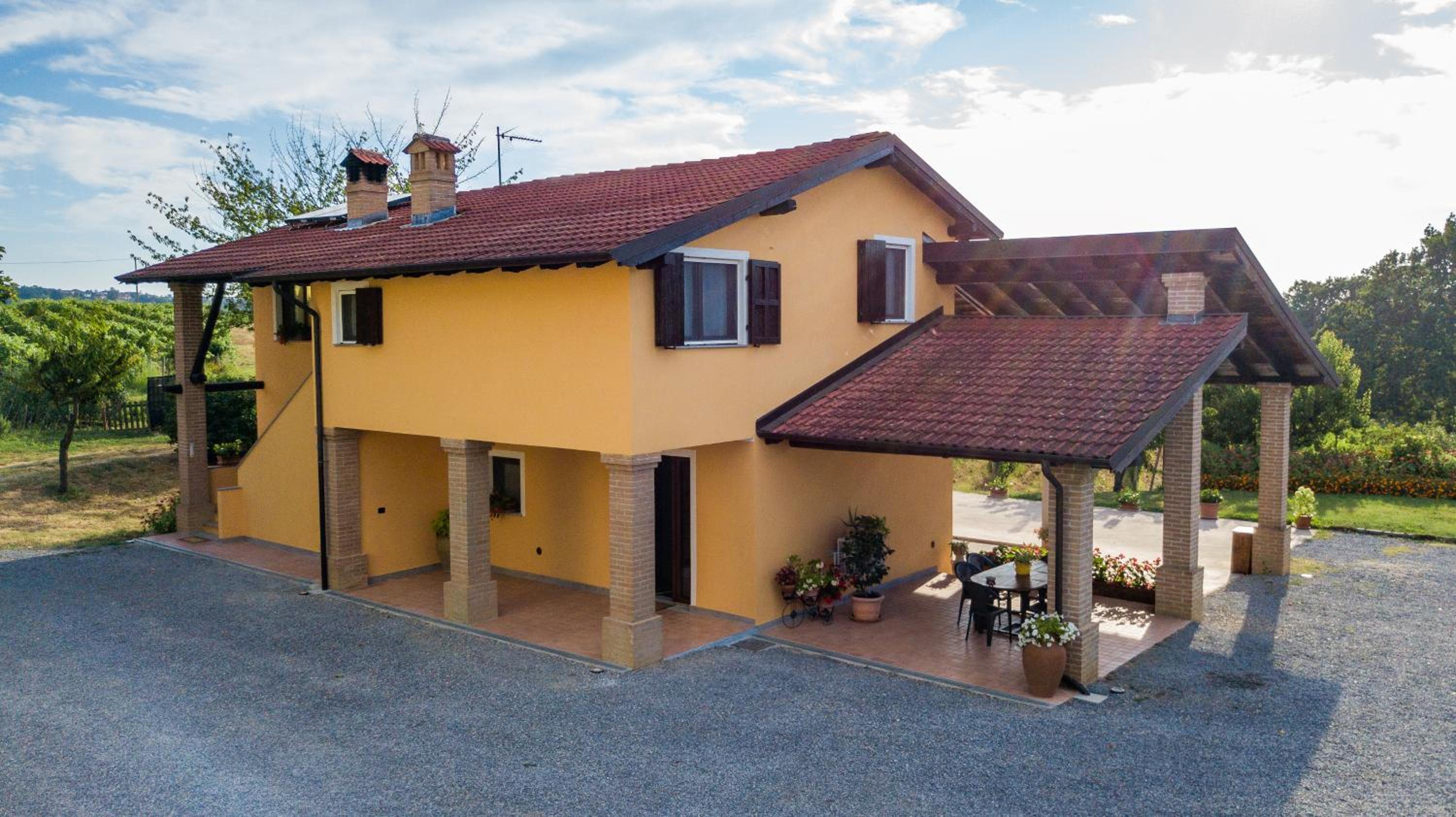 Casa Lidia Gavi view 2