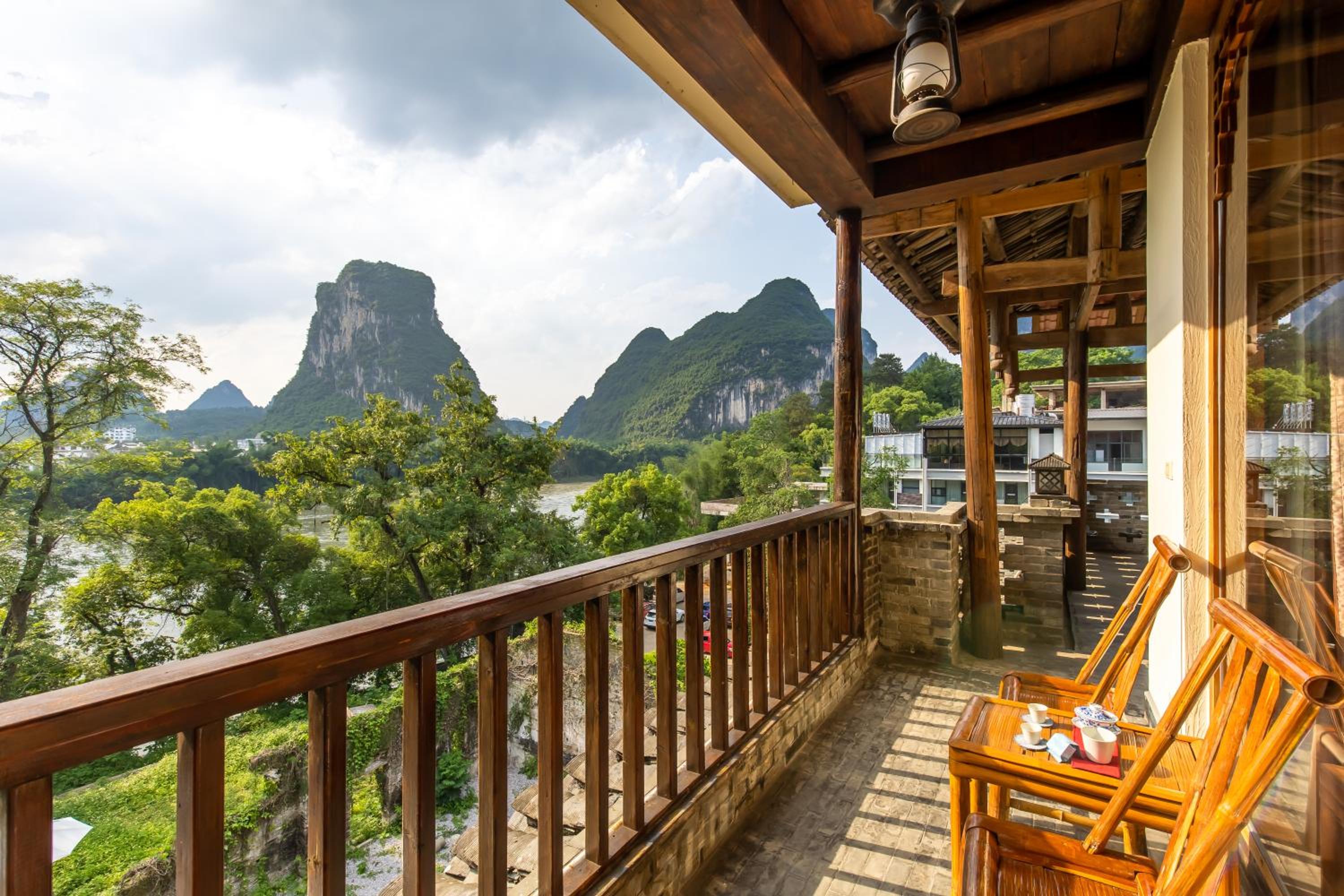 Yangshuo River Lodge Hotel--English speaking team&Swimming pool&Activties organized&Free pick up from Airport or TS over 3 nights