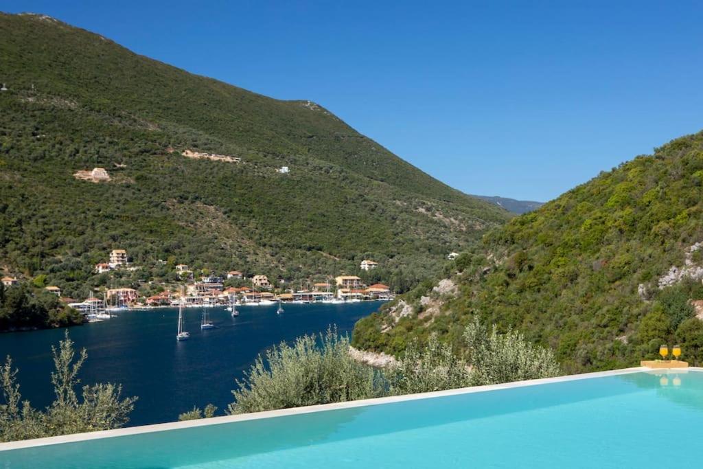 Villa Zoe - Direct Sea Access Live Scenery at view 2