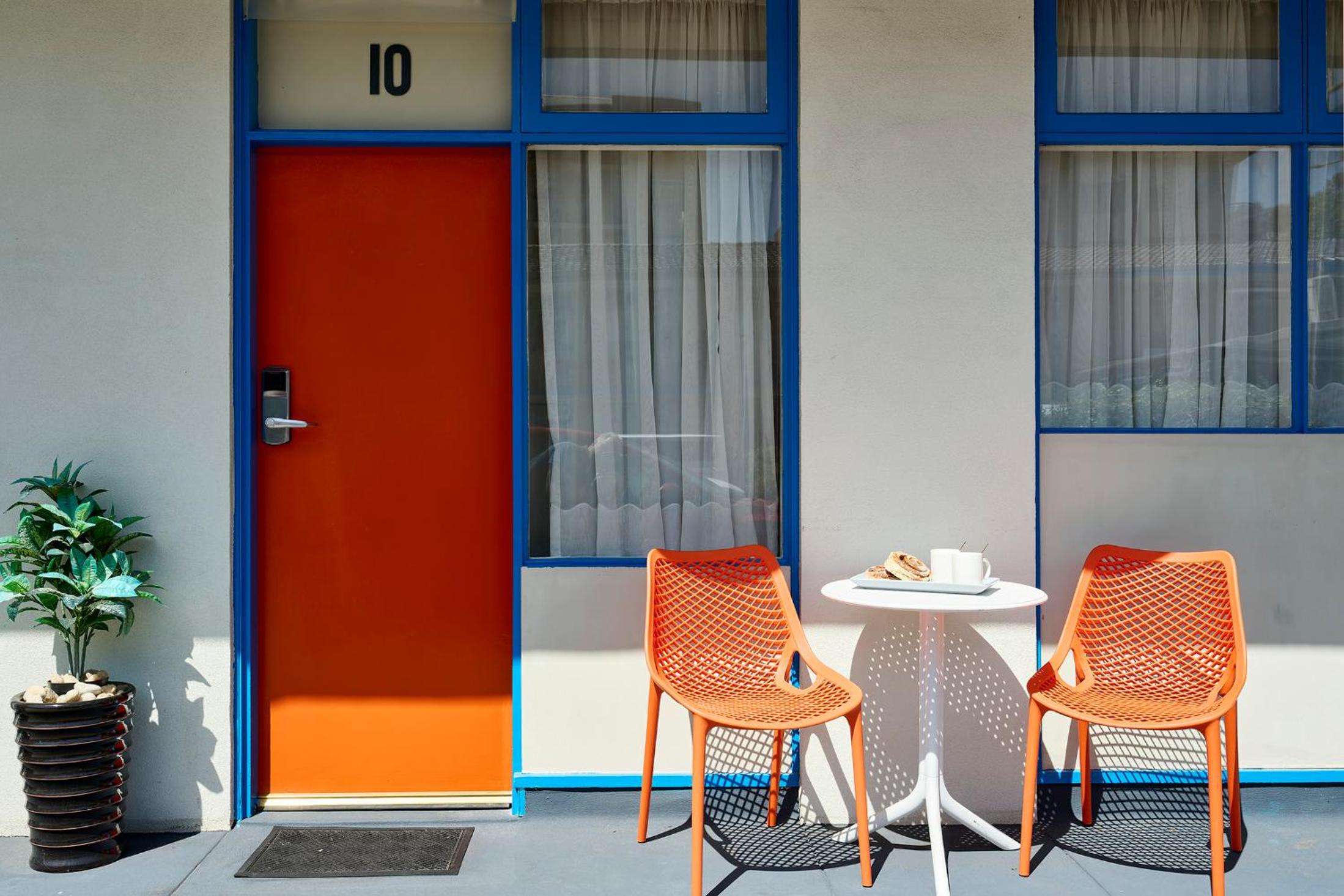 Baileys Parkside Motel by VetroBlu
