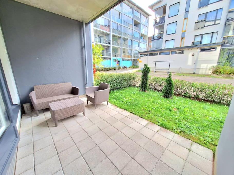2-room apartment 7 min by train from airport view 4