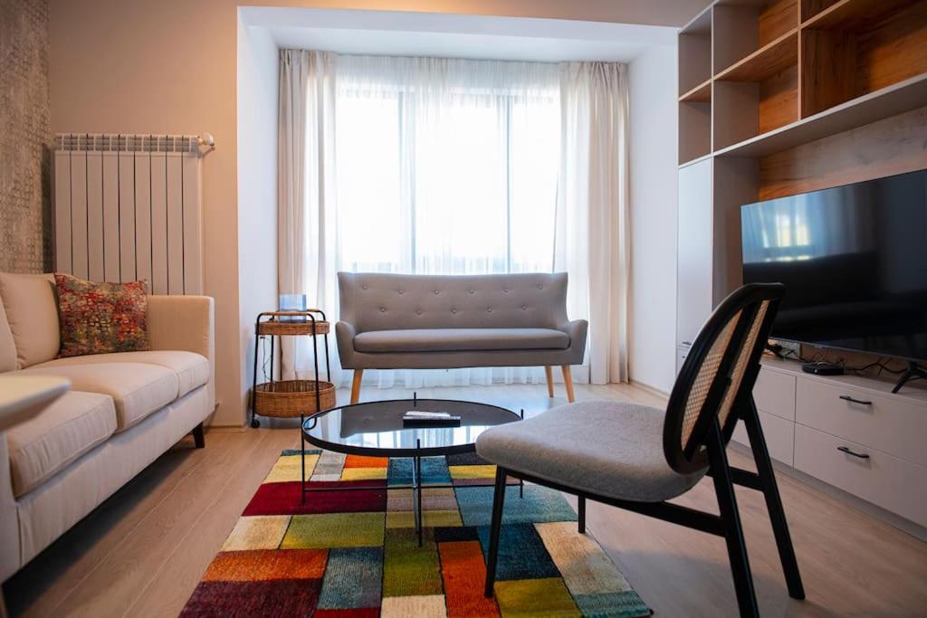 Hotel New York: A spacious modern apartment with parking - Image 1