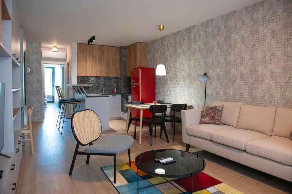 New York: A spacious modern apartment with parking