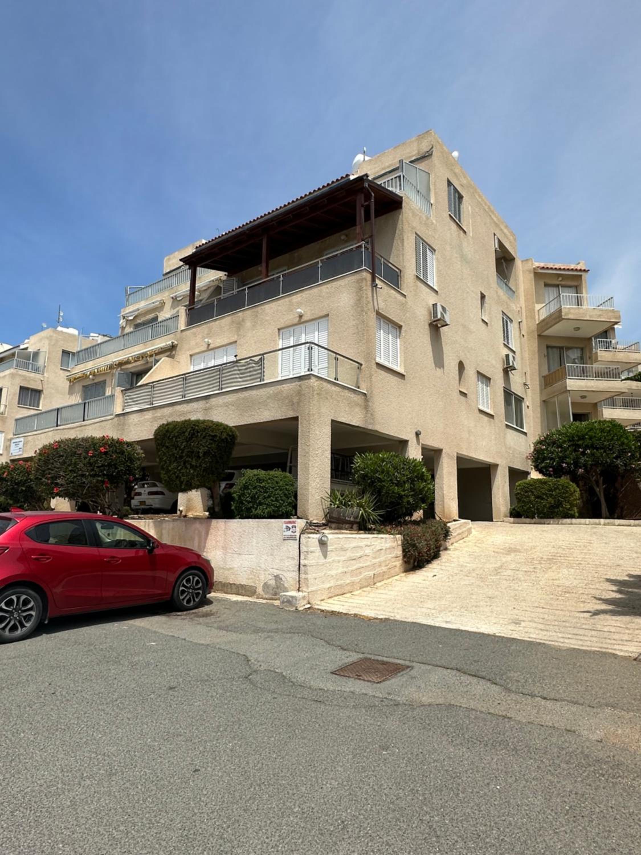 Sea view apartment near the beach