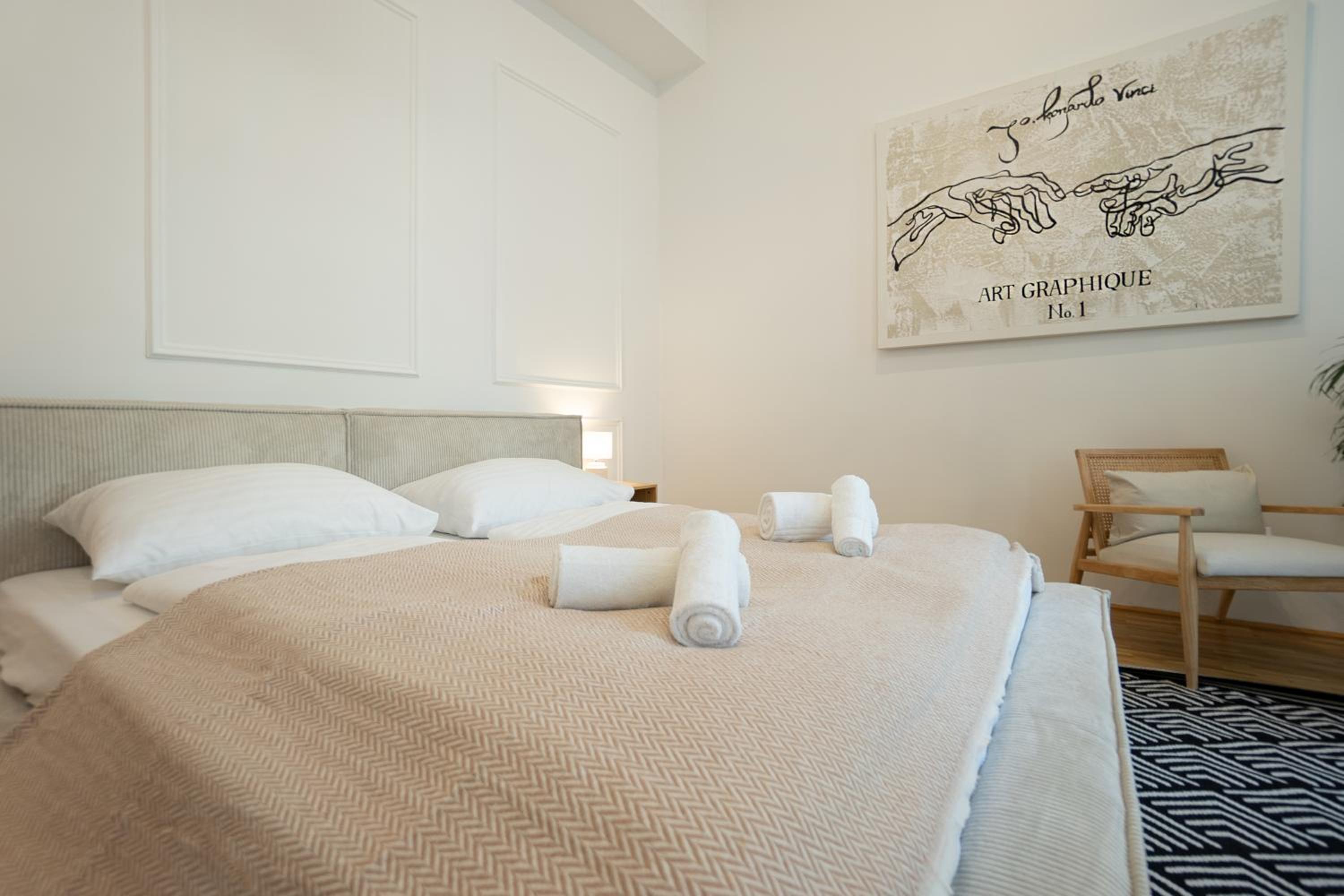 Vibrant 107 m2 flat in the city center