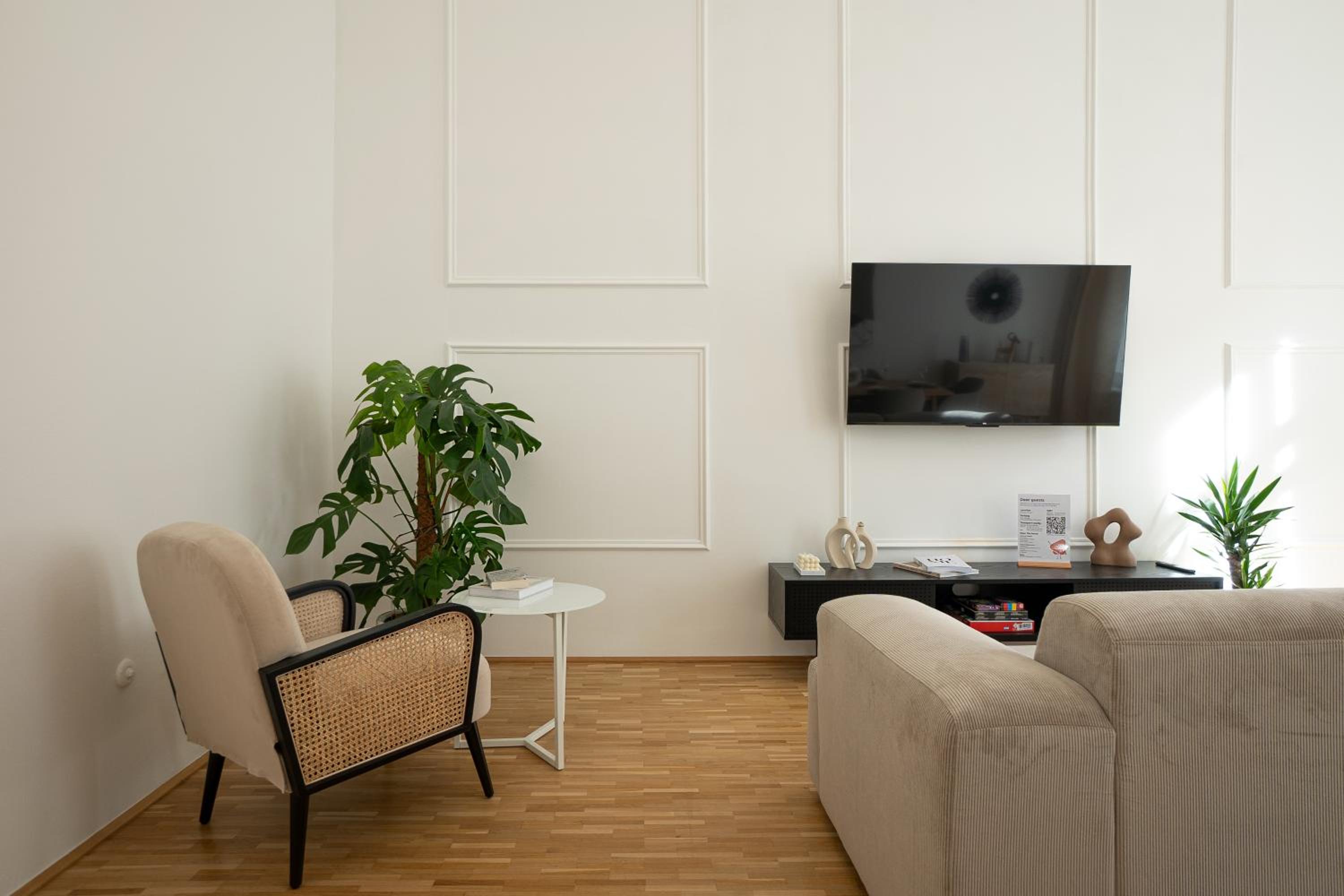 Vibrant 107 m2 flat in the city center
