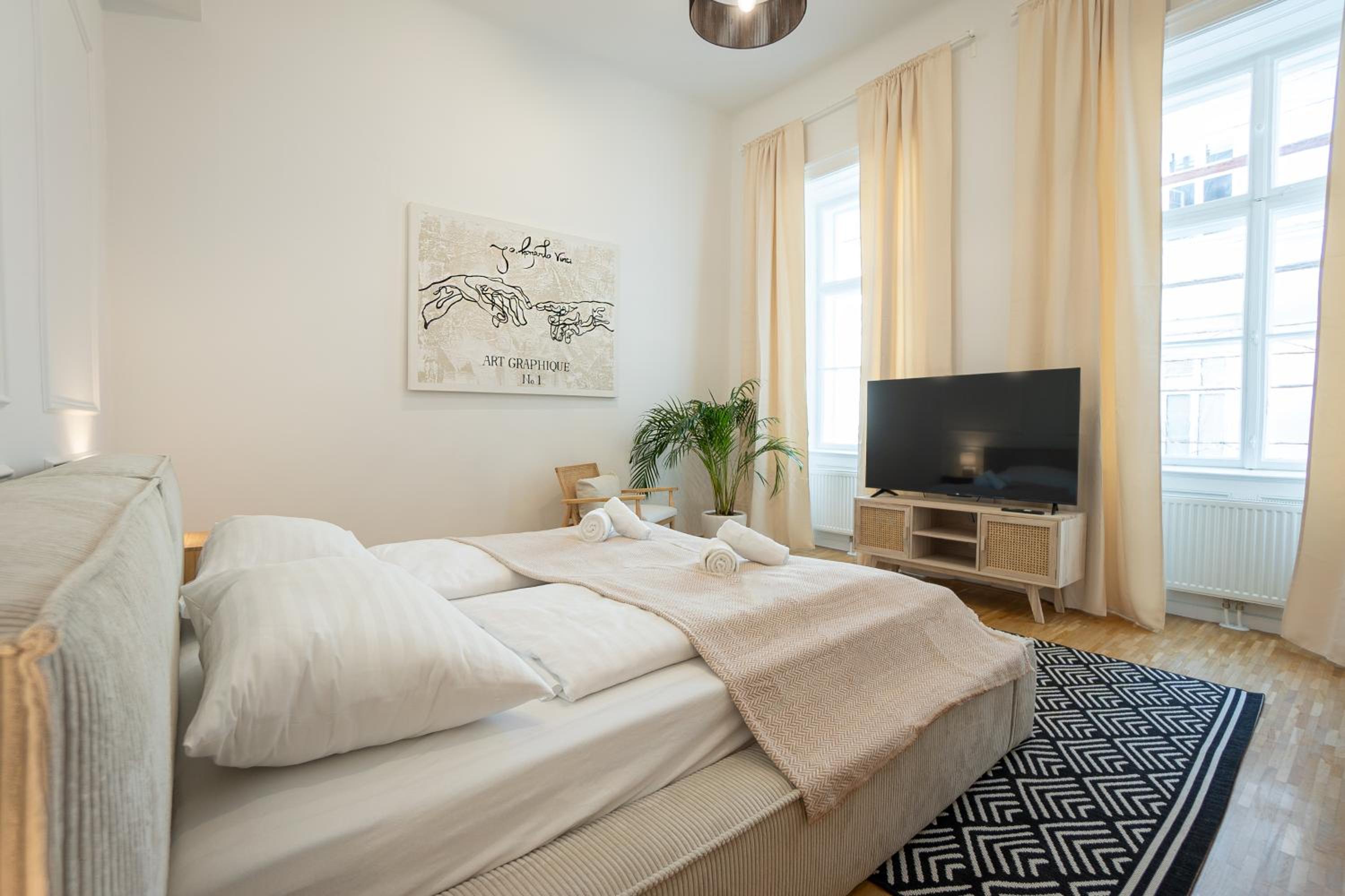 Vibrant 107 m2 flat in the city center