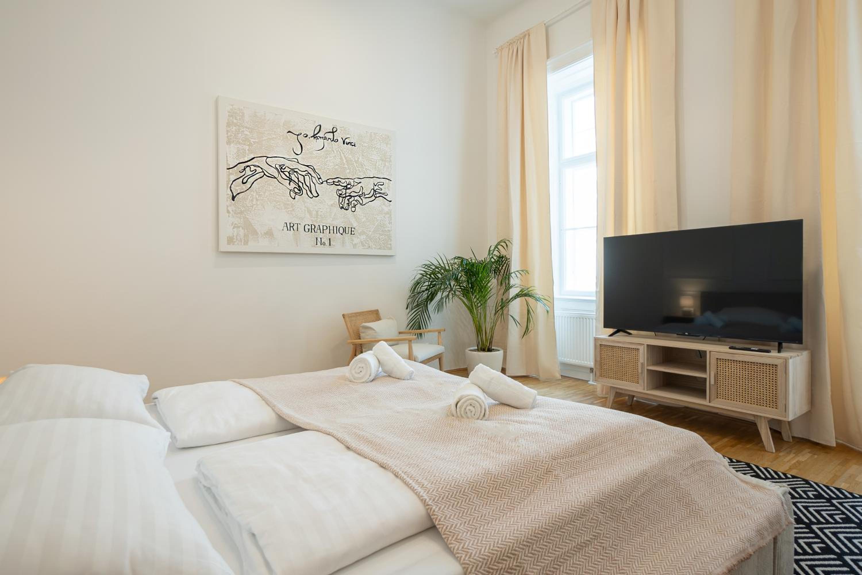 Vibrant 107 m2 flat in the city center