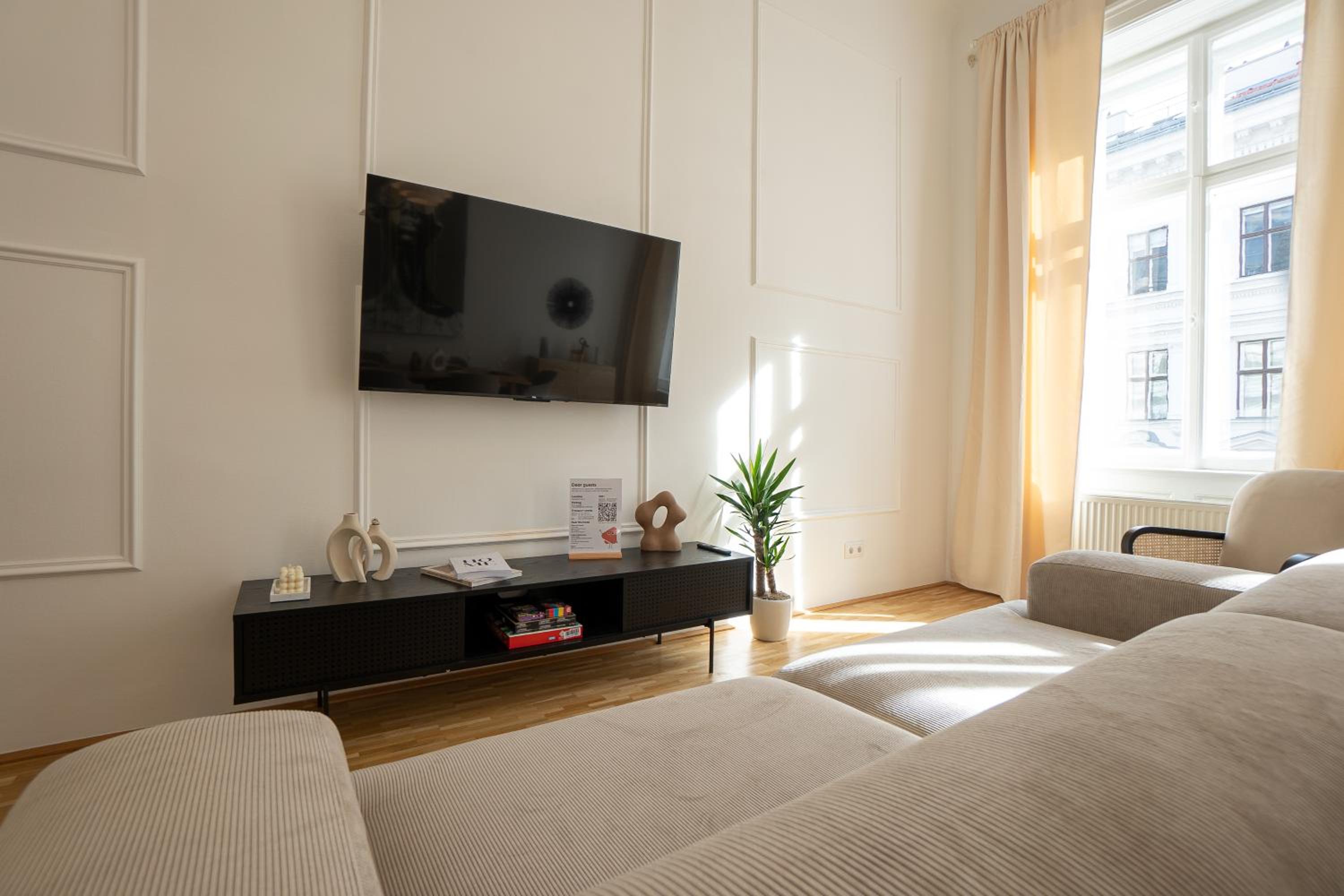 Vibrant 107 m2 flat in the city center