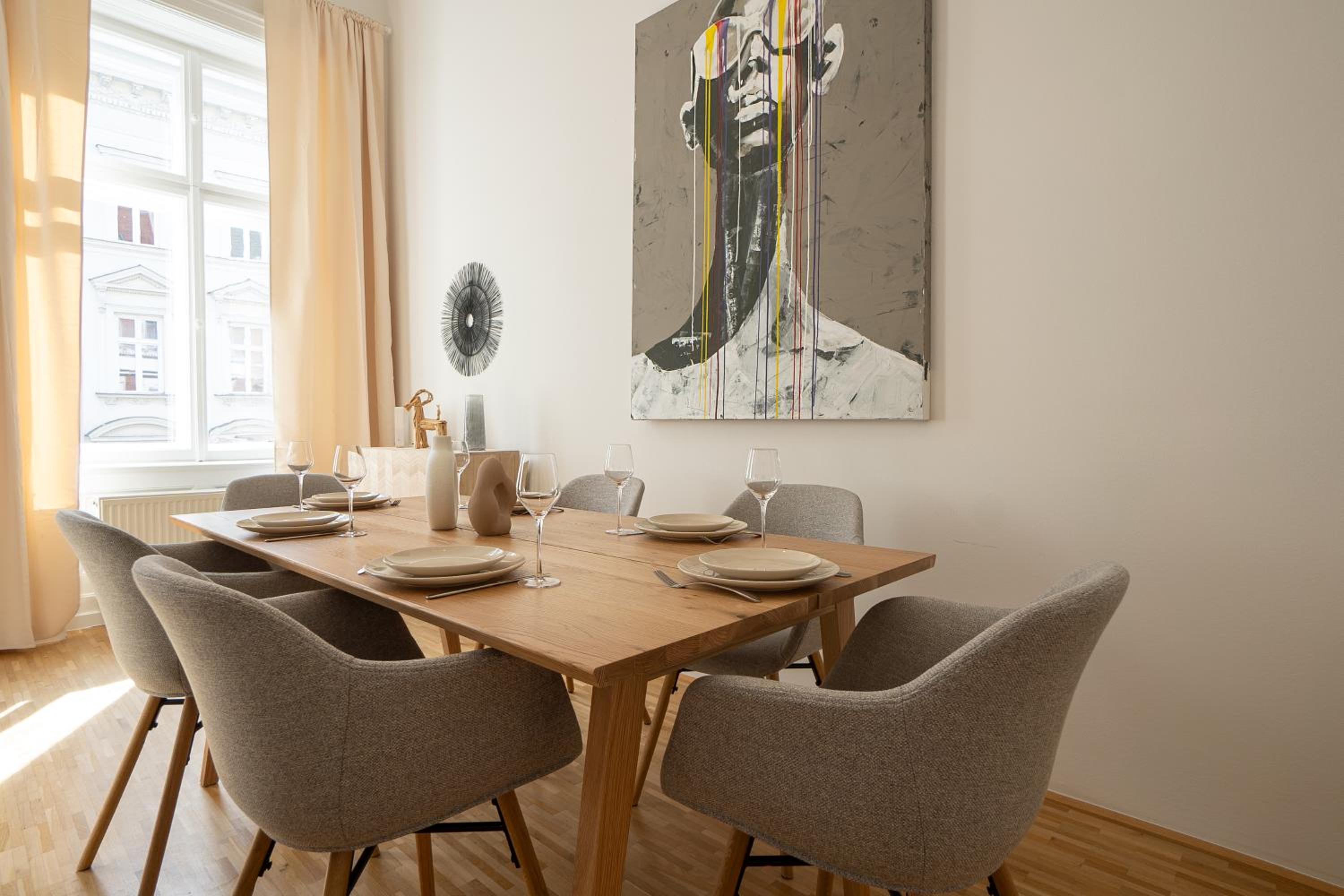 Vibrant 107 m2 flat in the city center