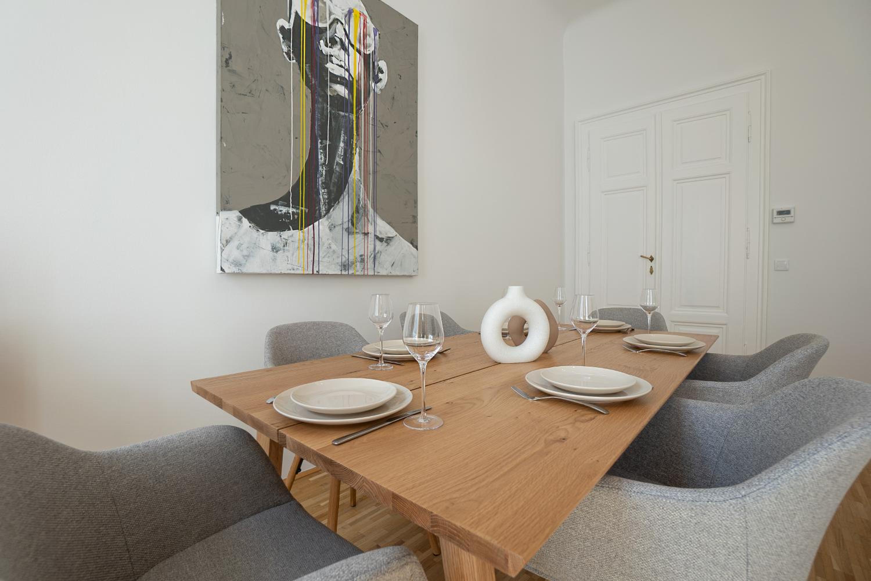 Vibrant 107 m2 flat in the city center