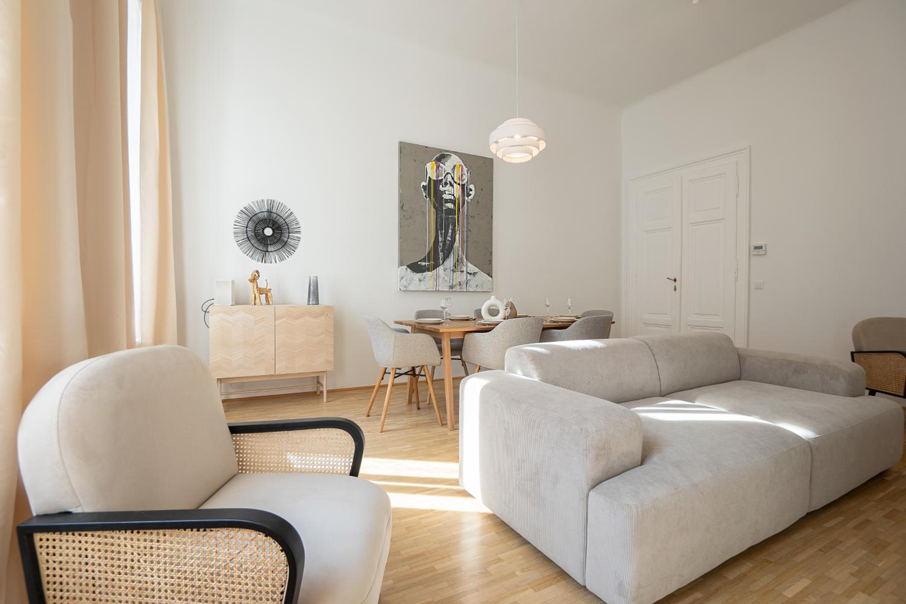 Vibrant 107 m2 flat in the city center