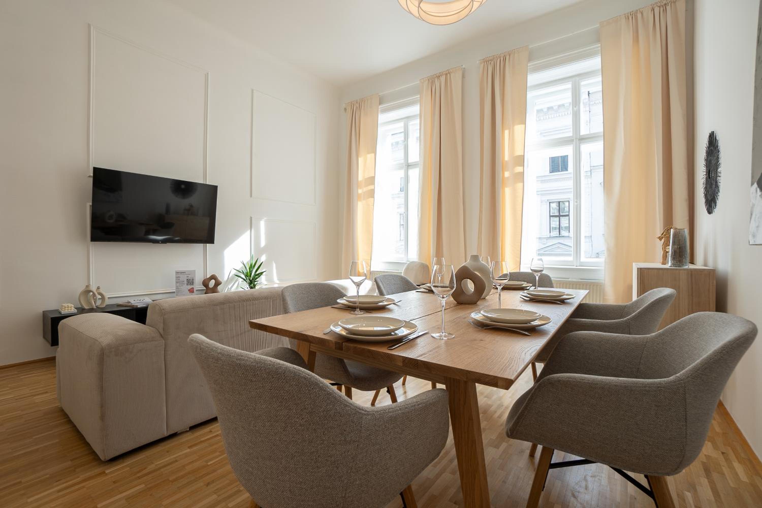 Vibrant 107 m2 flat in the city center
