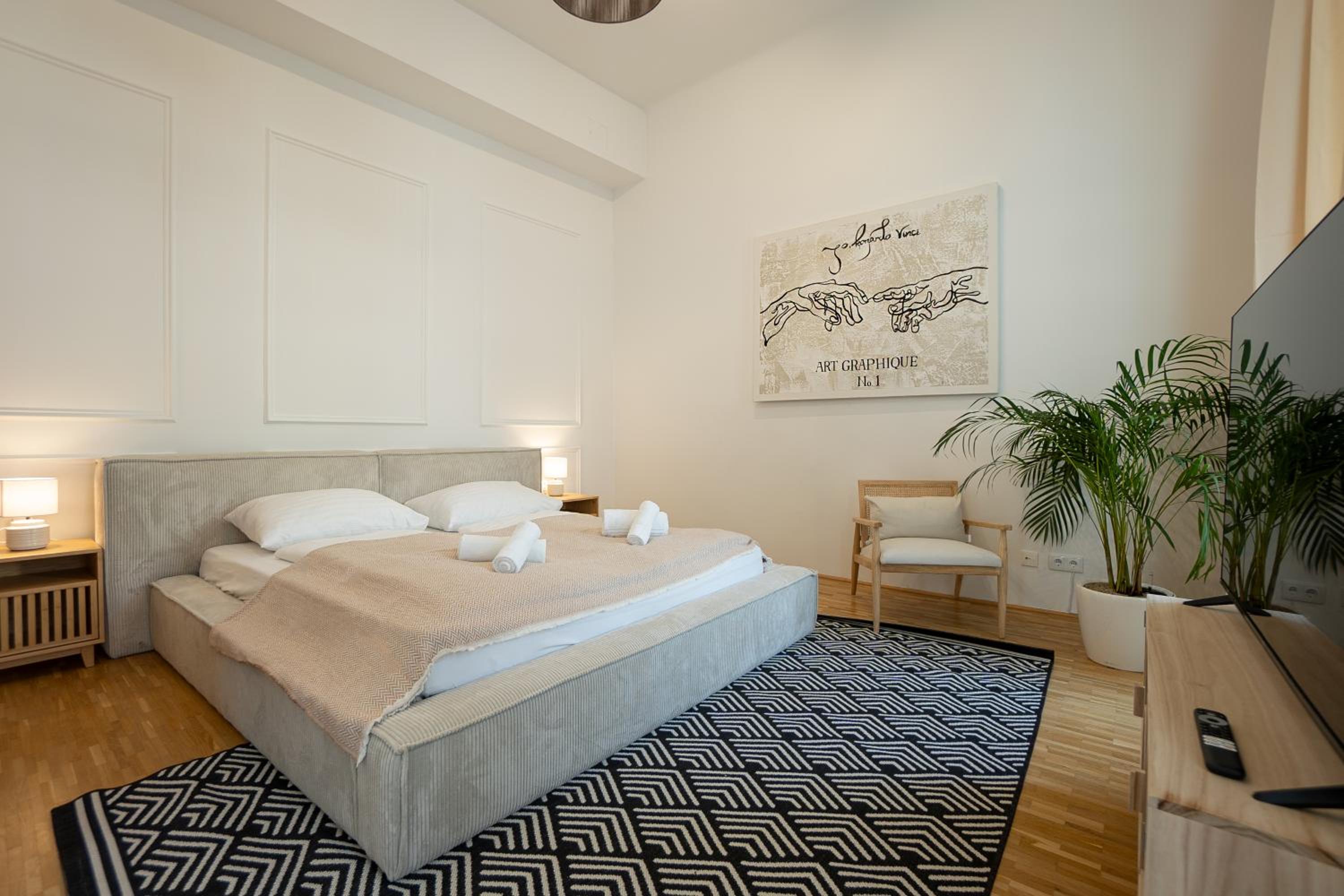 Vibrant 107 m2 flat in the city center