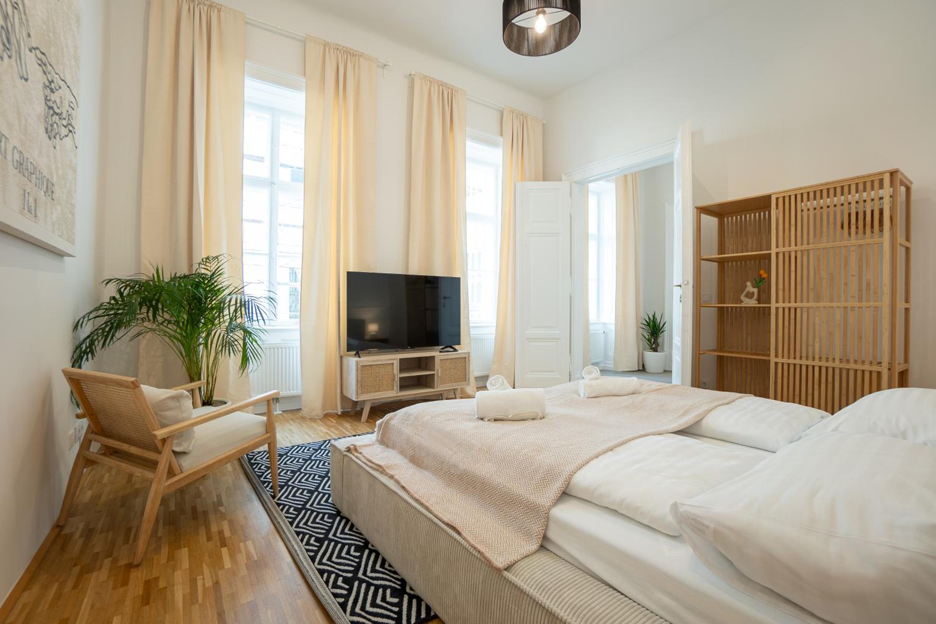 Vibrant 107 m2 flat in the city center