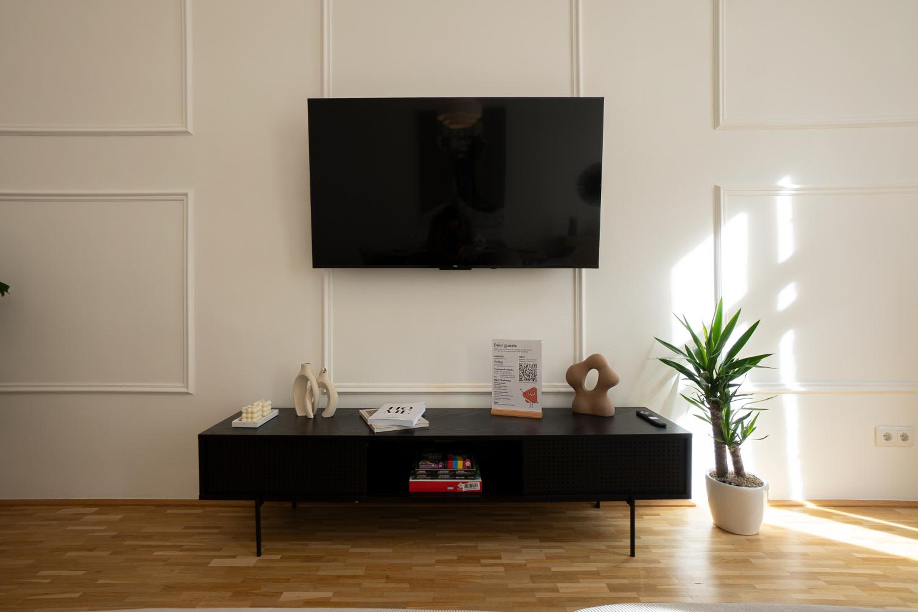 Vibrant 107 m2 flat in the city center