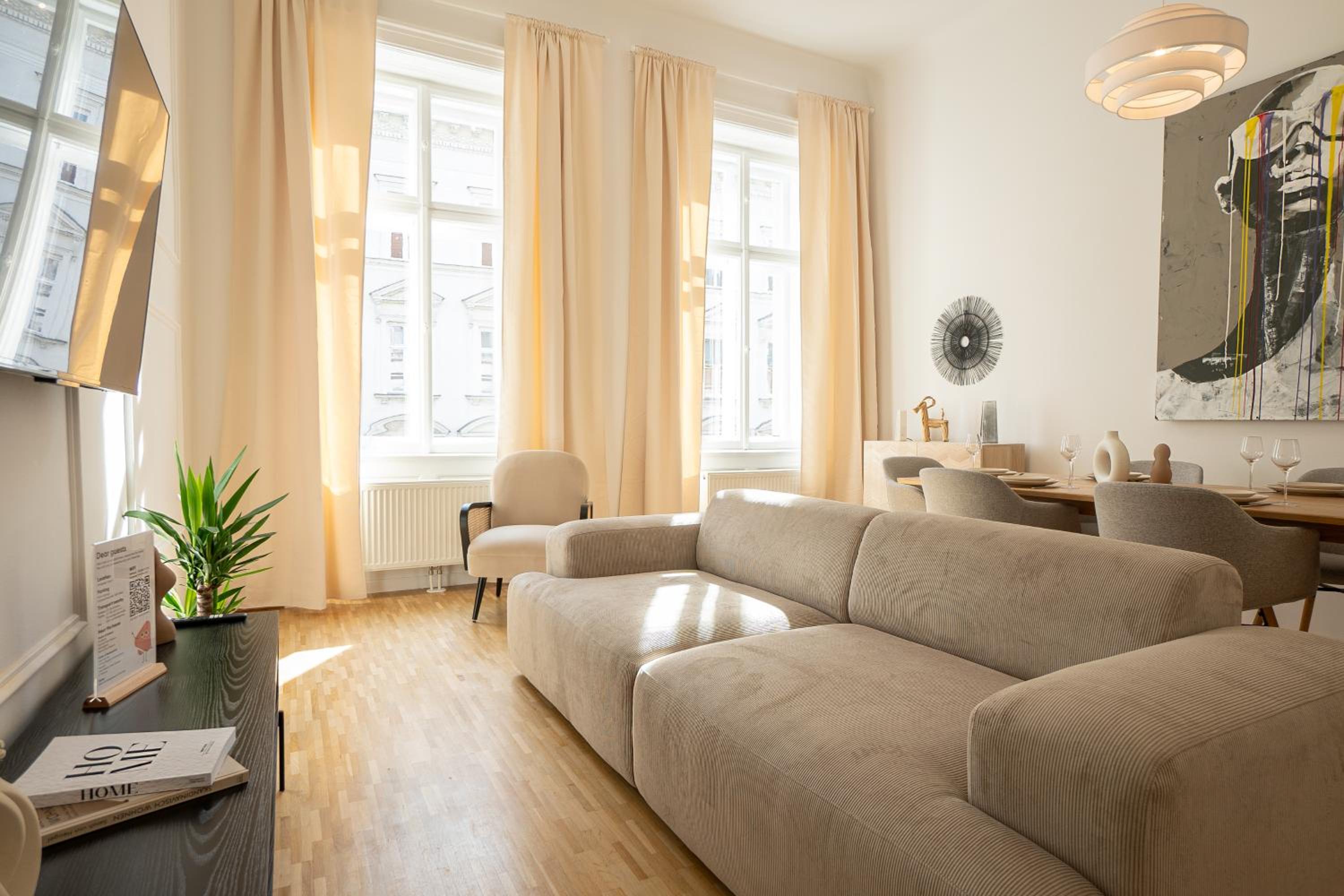Vibrant 107 m2 flat in the city center