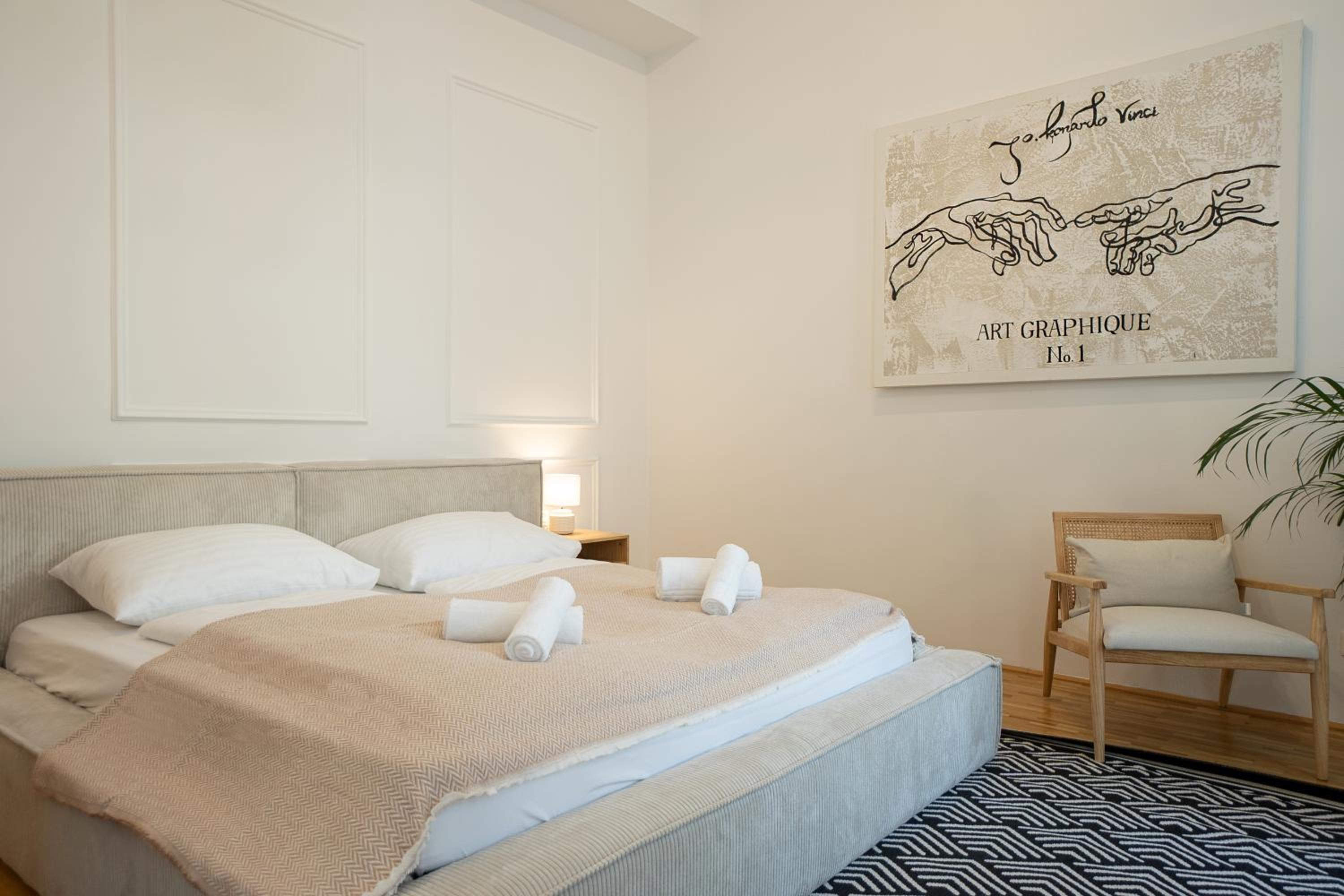 Vibrant 107 m2 flat in the city center