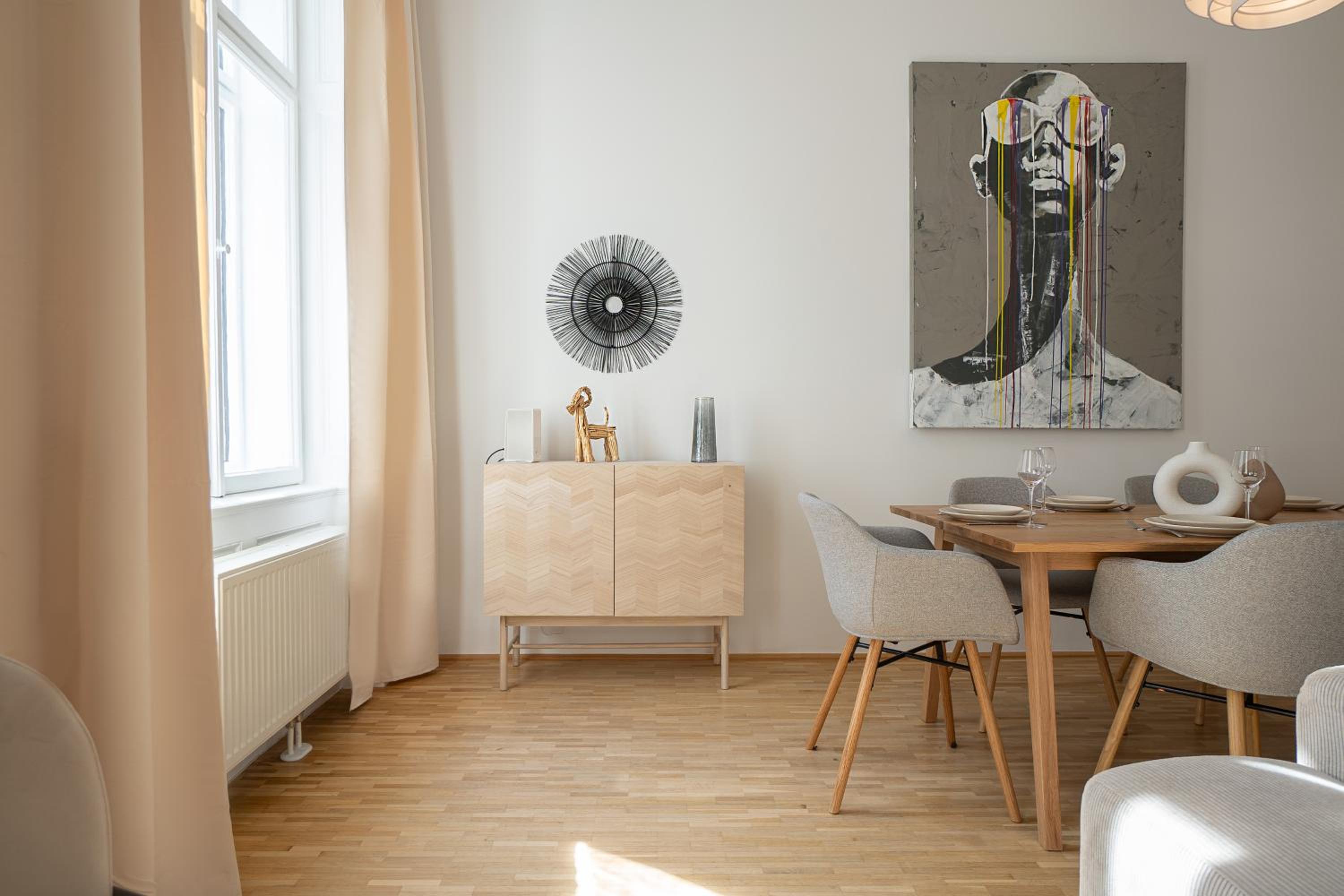 Vibrant 107 m2 flat in the city center