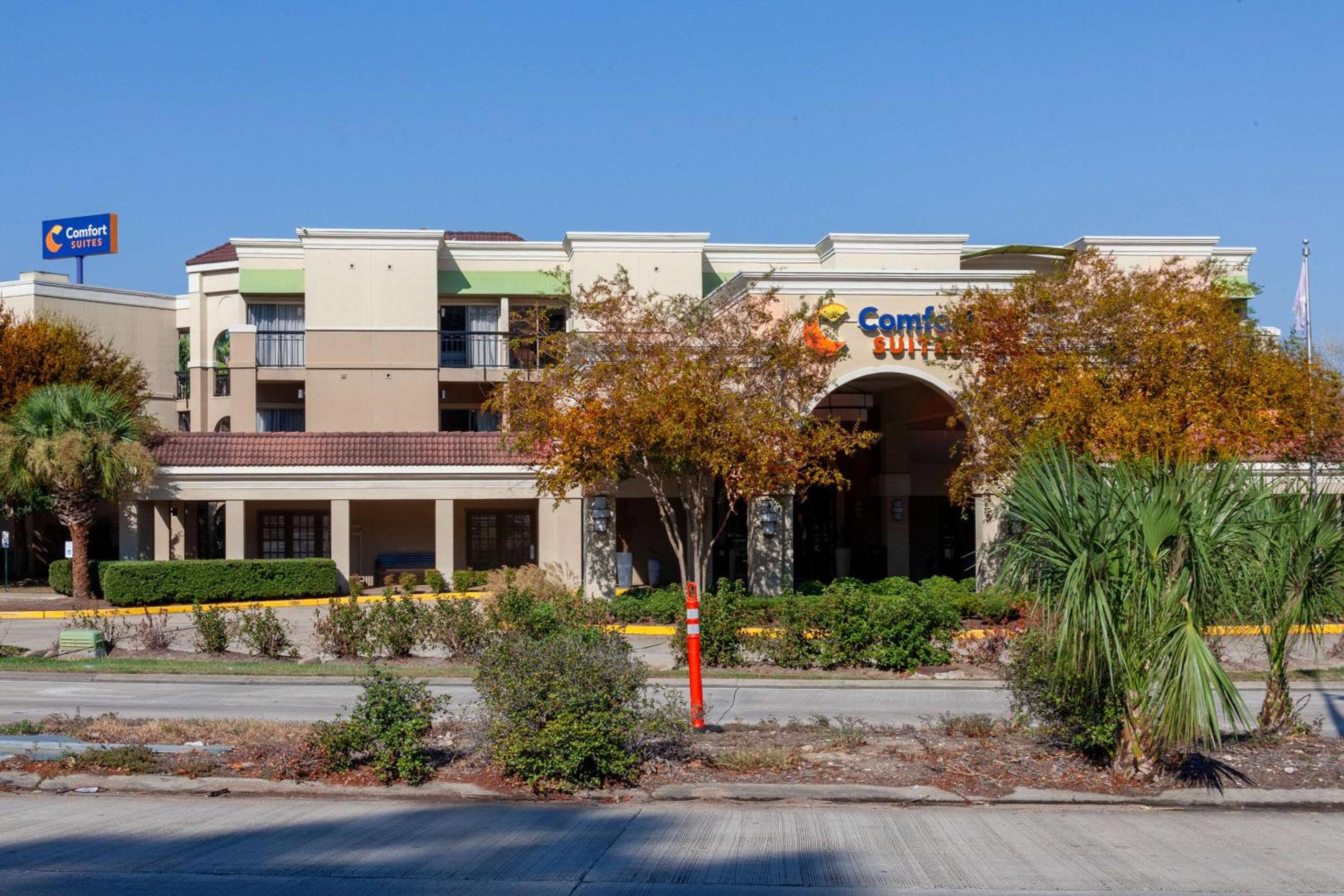 Hotel Comfort Suites Baton Rouge South I-10 - Image 1