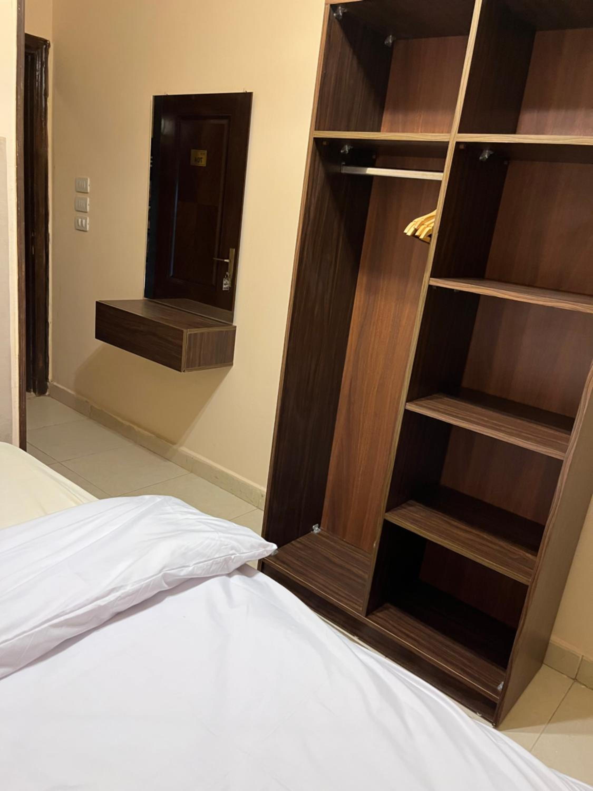 Badr pyramids inn