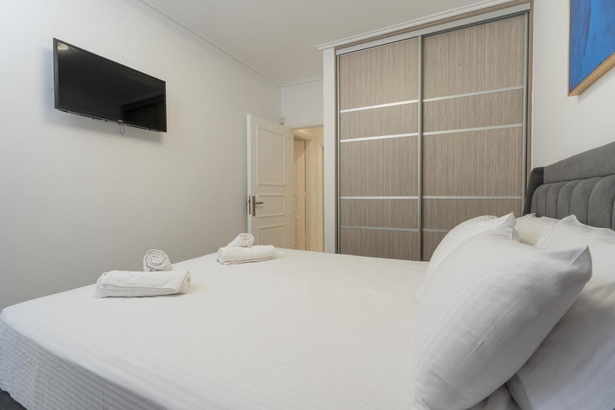 Elegant Oasis 2 BR Apt near the Marina & the Beach photo 5