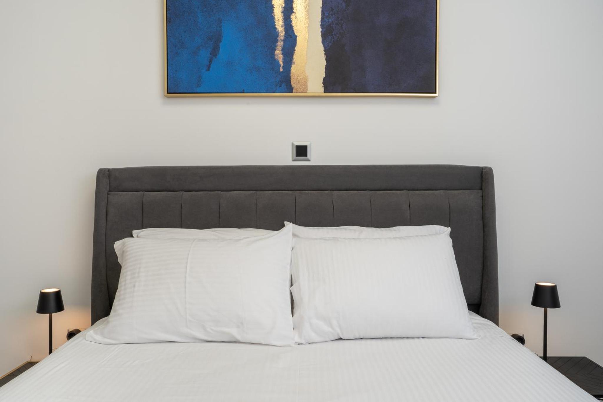 Elegant Oasis 2 BR Apt near the Marina & the Beach photo 3