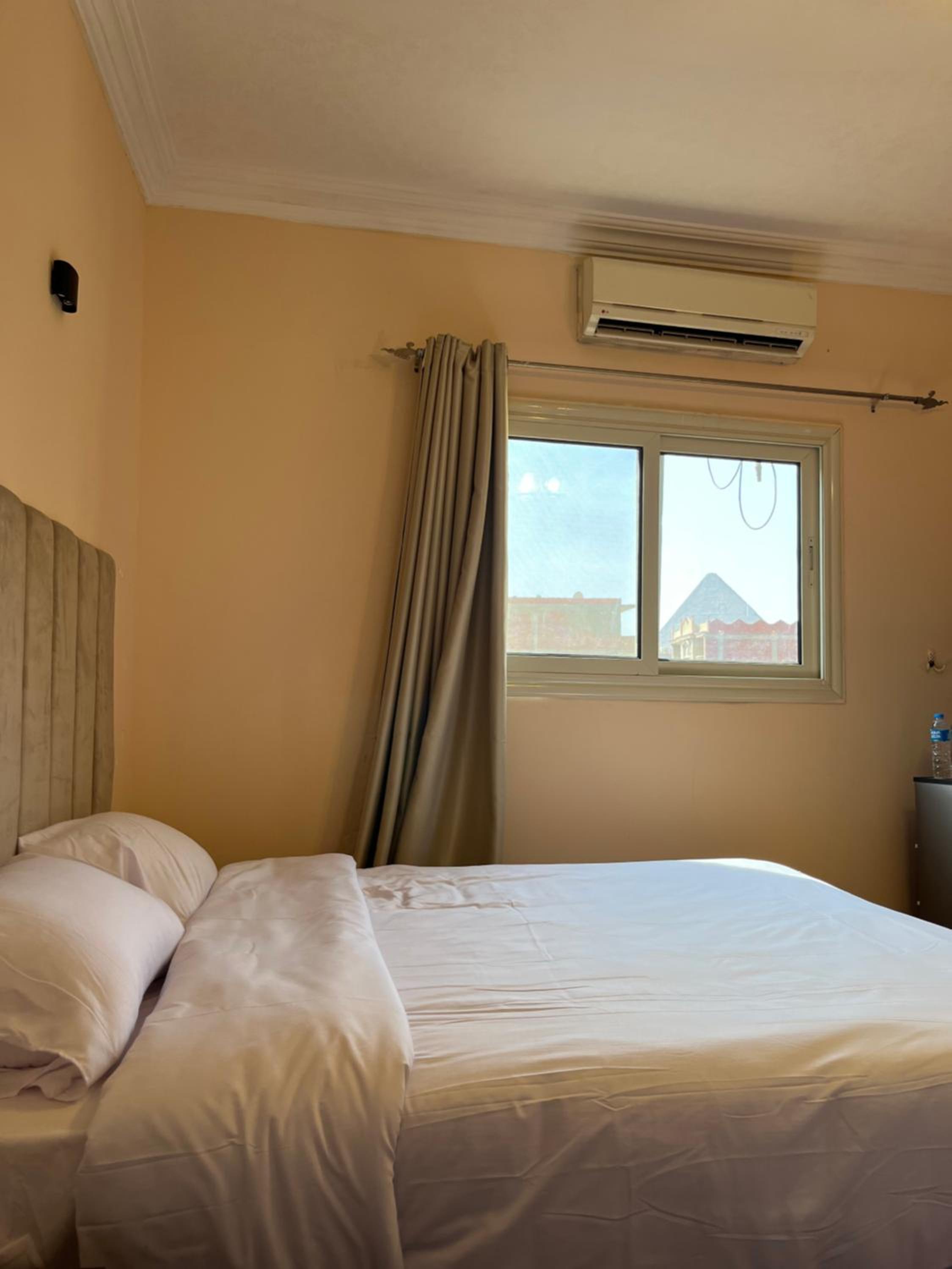 Badr pyramids inn
