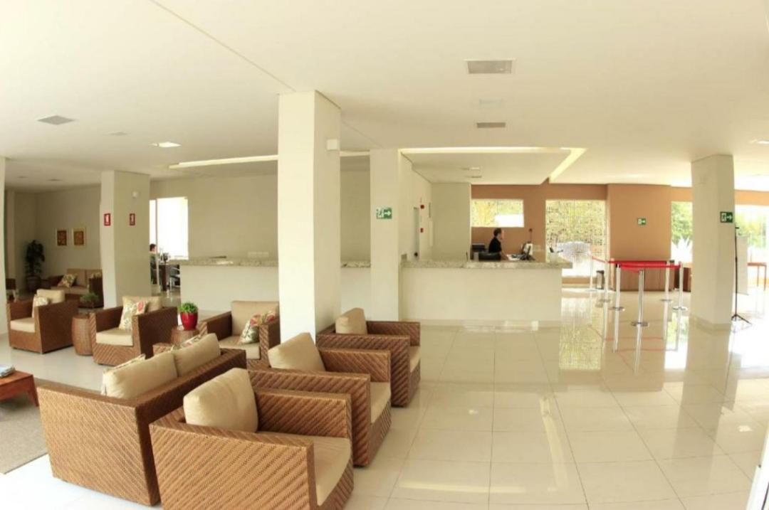 Atrium Flat, frente shopping Singapura