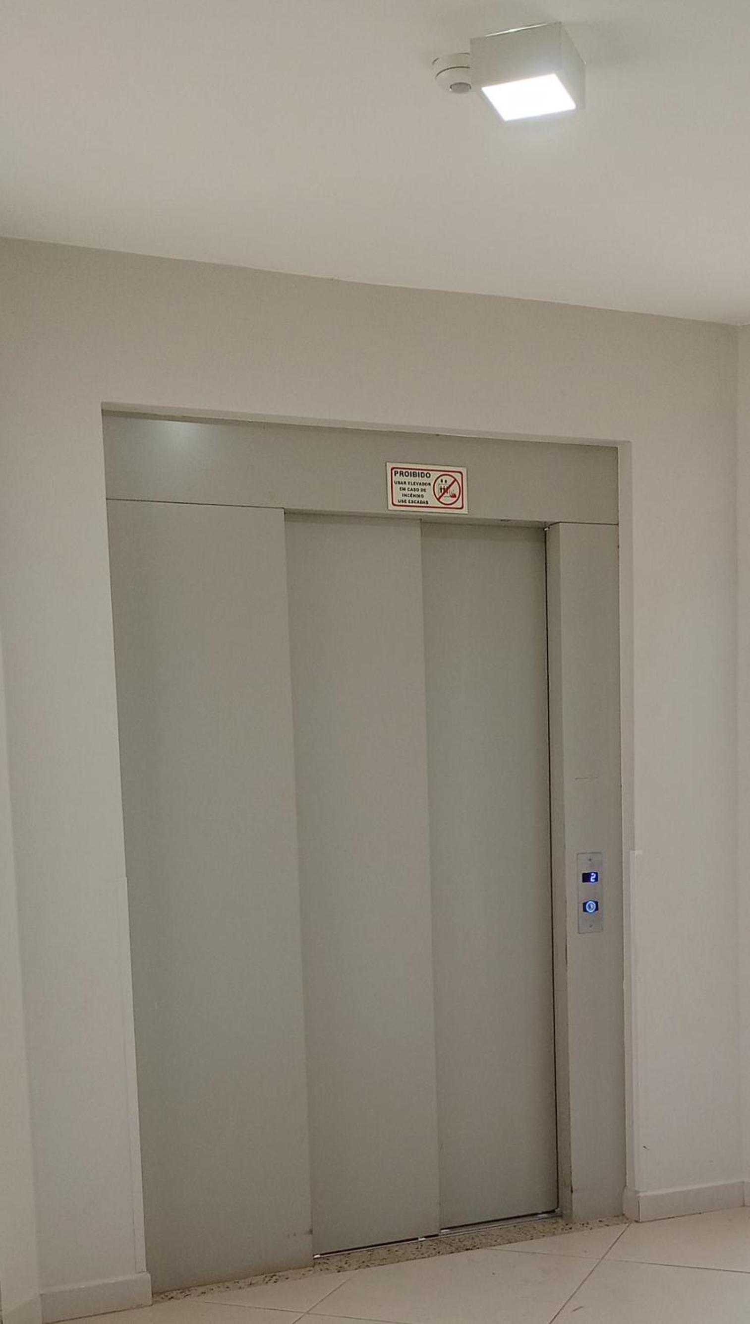 Atrium Flat, frente shopping Singapura