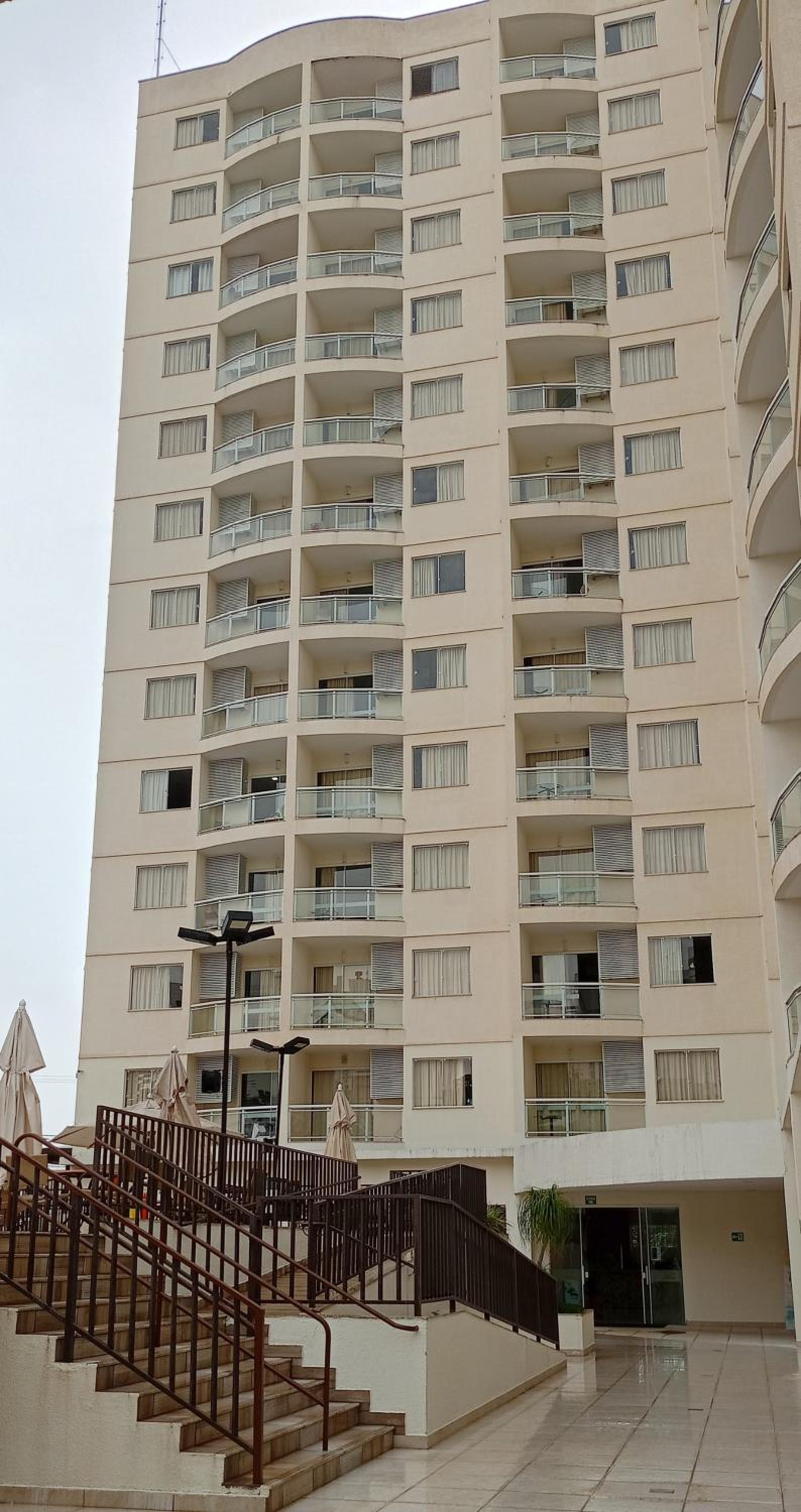 Atrium Flat, frente shopping Singapura