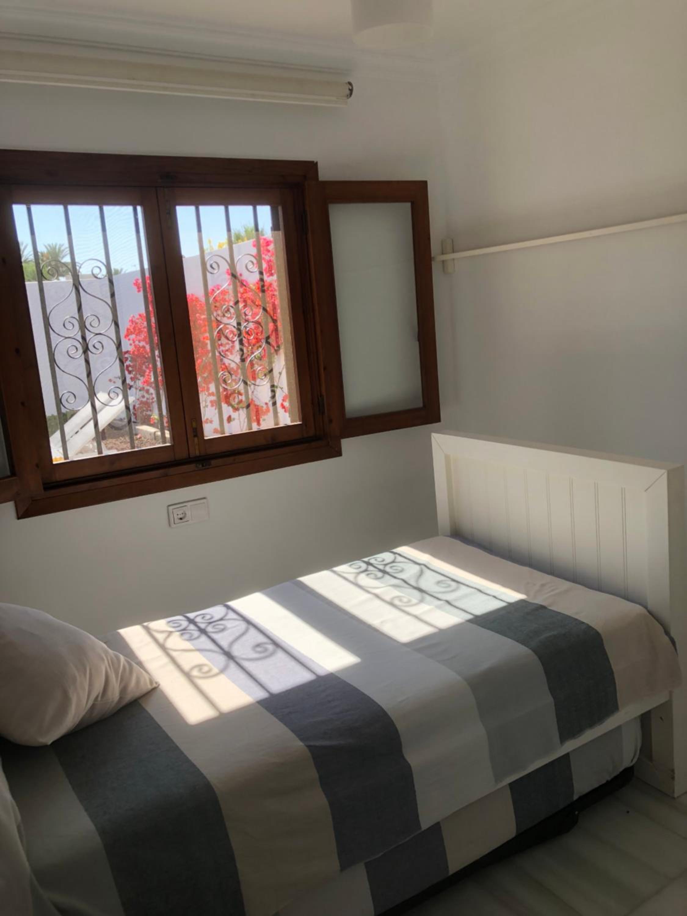 Chalet individual con jardín en Puerto Rey, Vera view 3