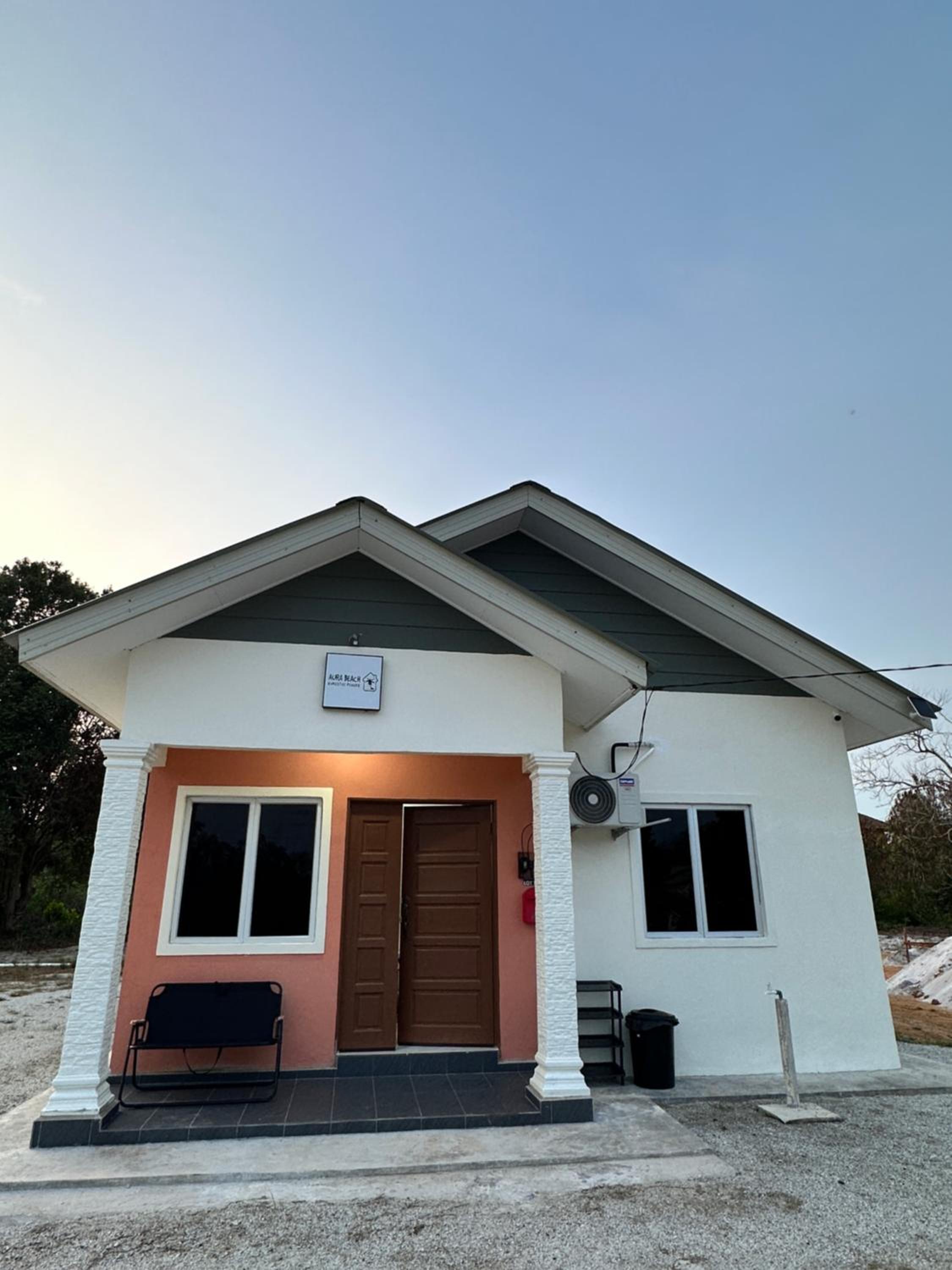Aura Beach homestay Penarik
