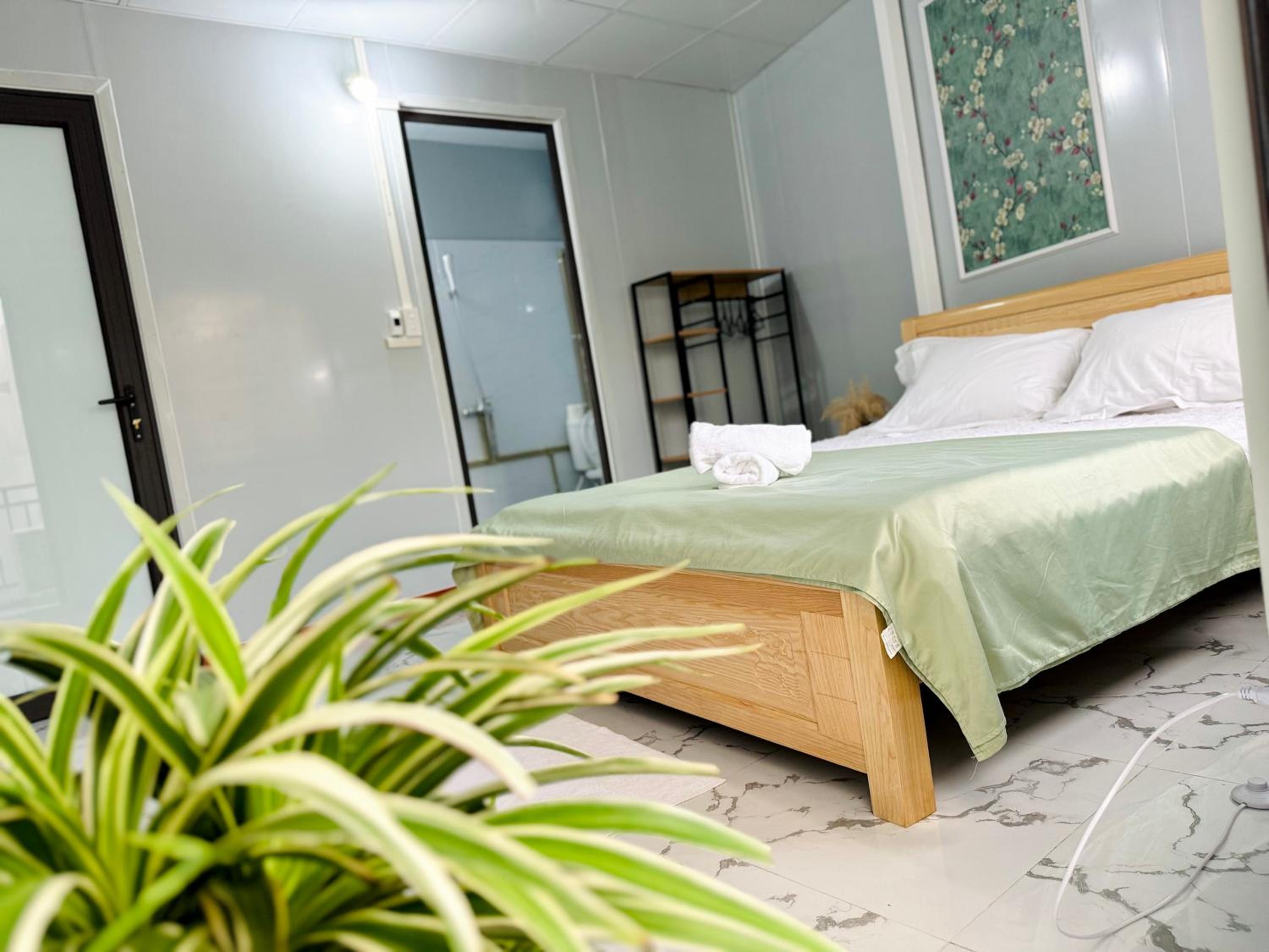 Local Me - Exclusive Centre Room view 3