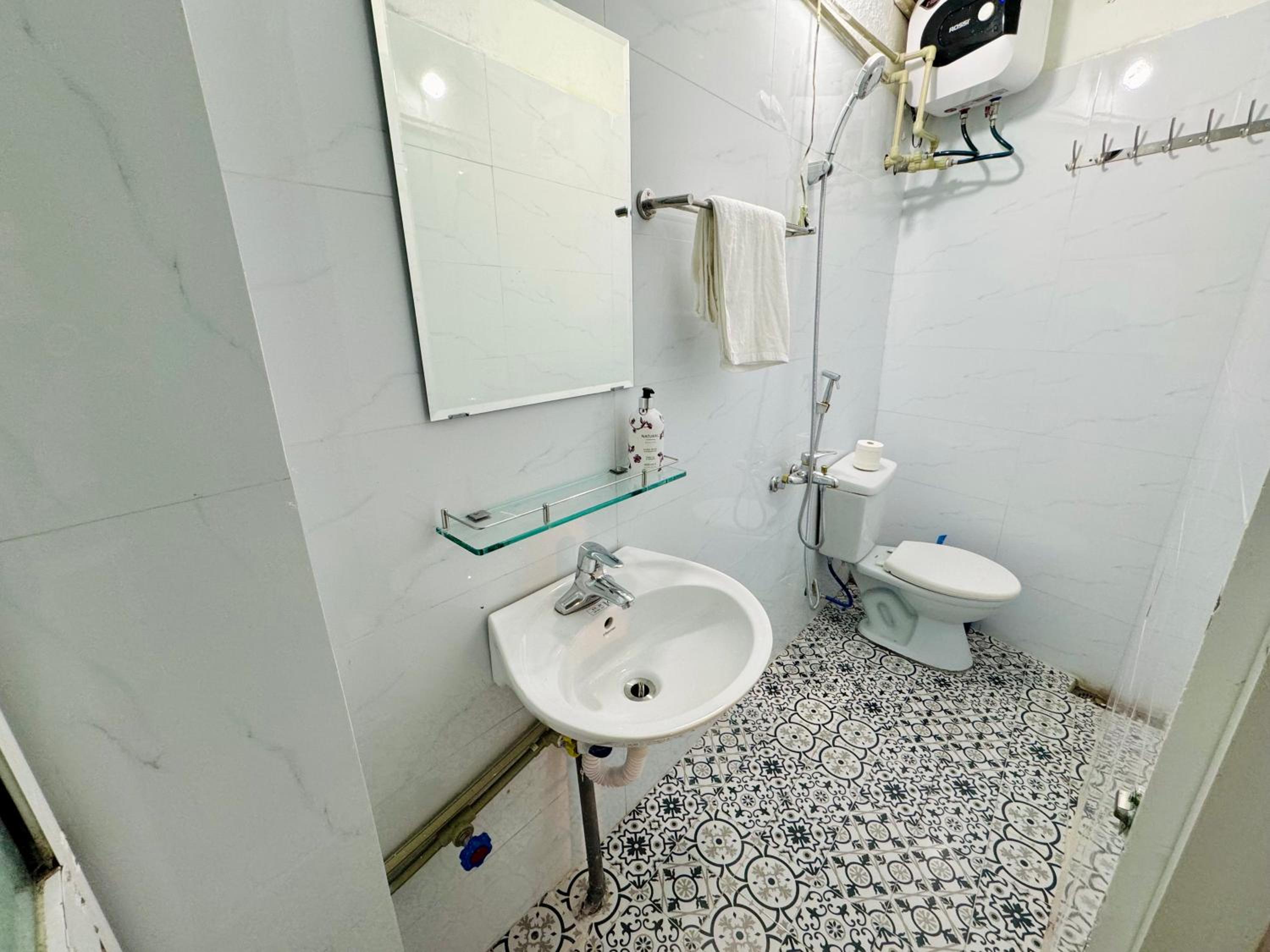 Local Me - Exclusive Centre Room view 5