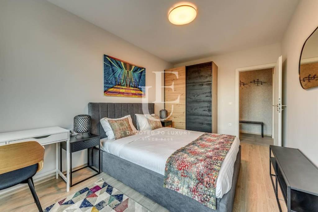 Madrid: A modern 2-bedroom apartment with parking