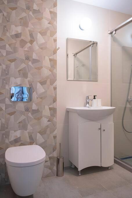 Madrid: A modern 2-bedroom apartment with parking