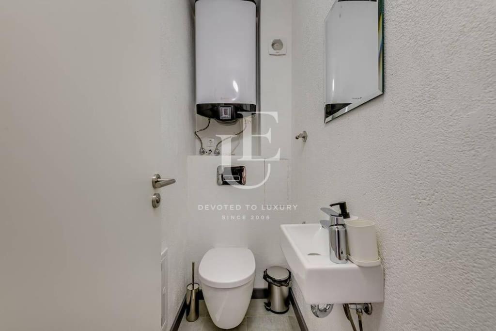 Madrid: A modern 2-bedroom apartment with parking