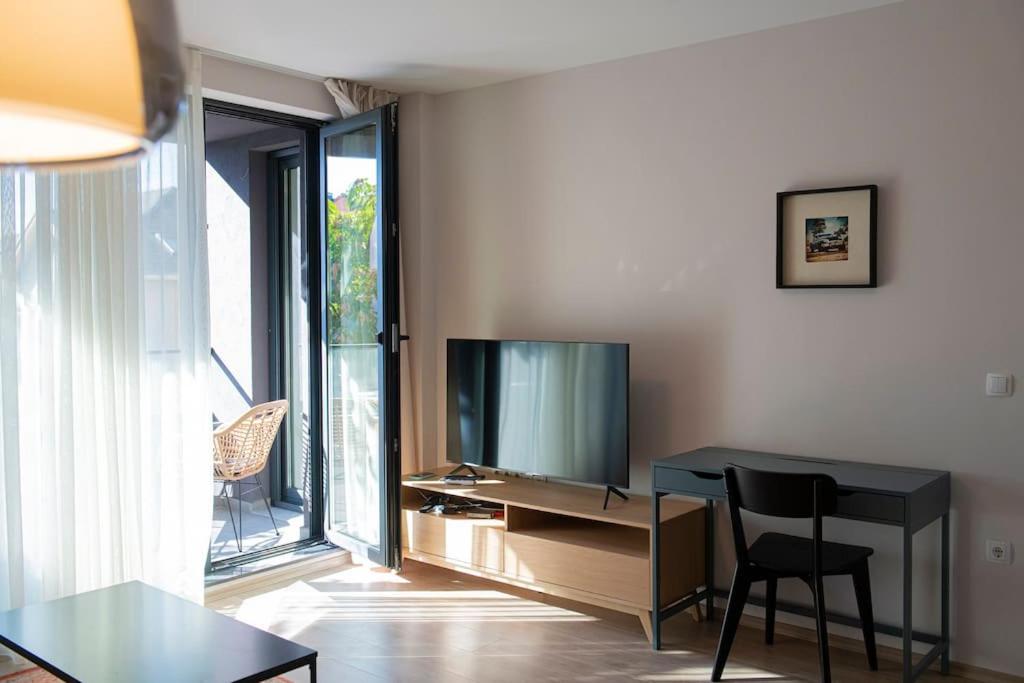 Madrid: A modern 2-bedroom apartment with parking